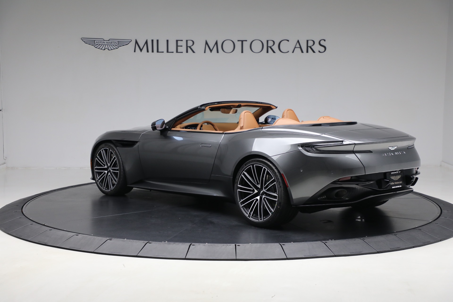 New-2025-Aston-Martin-DB12-Volante