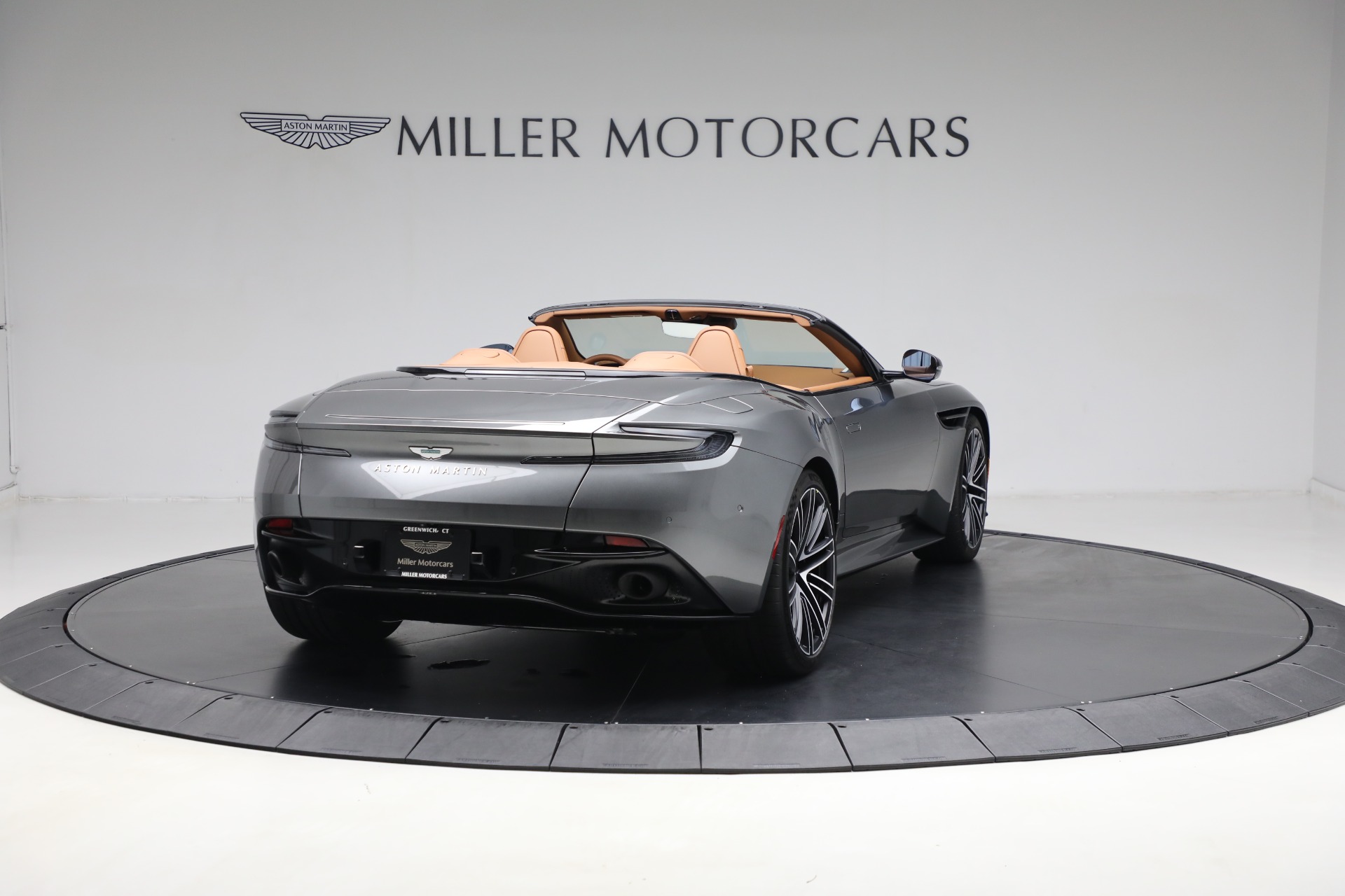 New-2025-Aston-Martin-DB12-Volante