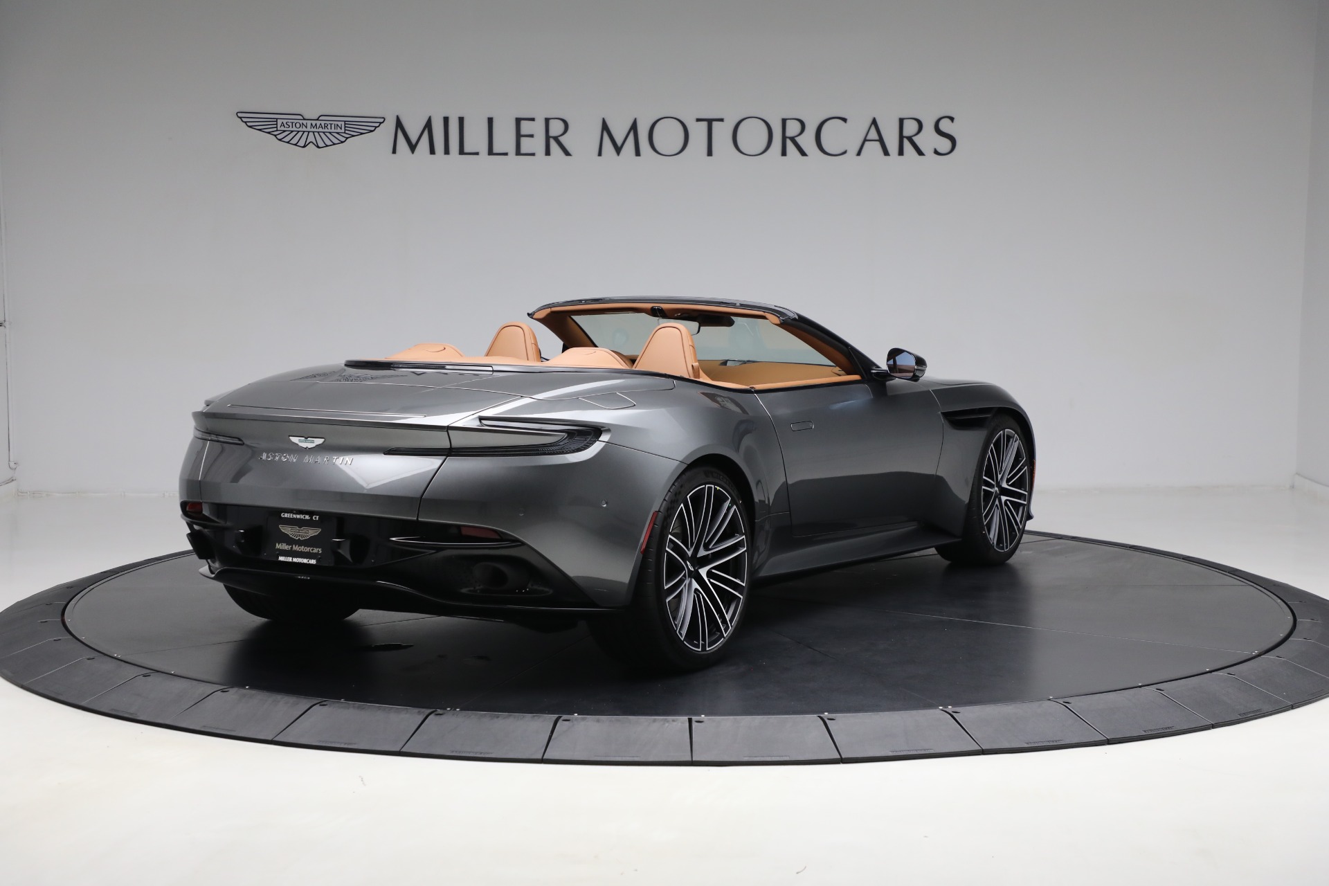 New-2025-Aston-Martin-DB12-Volante
