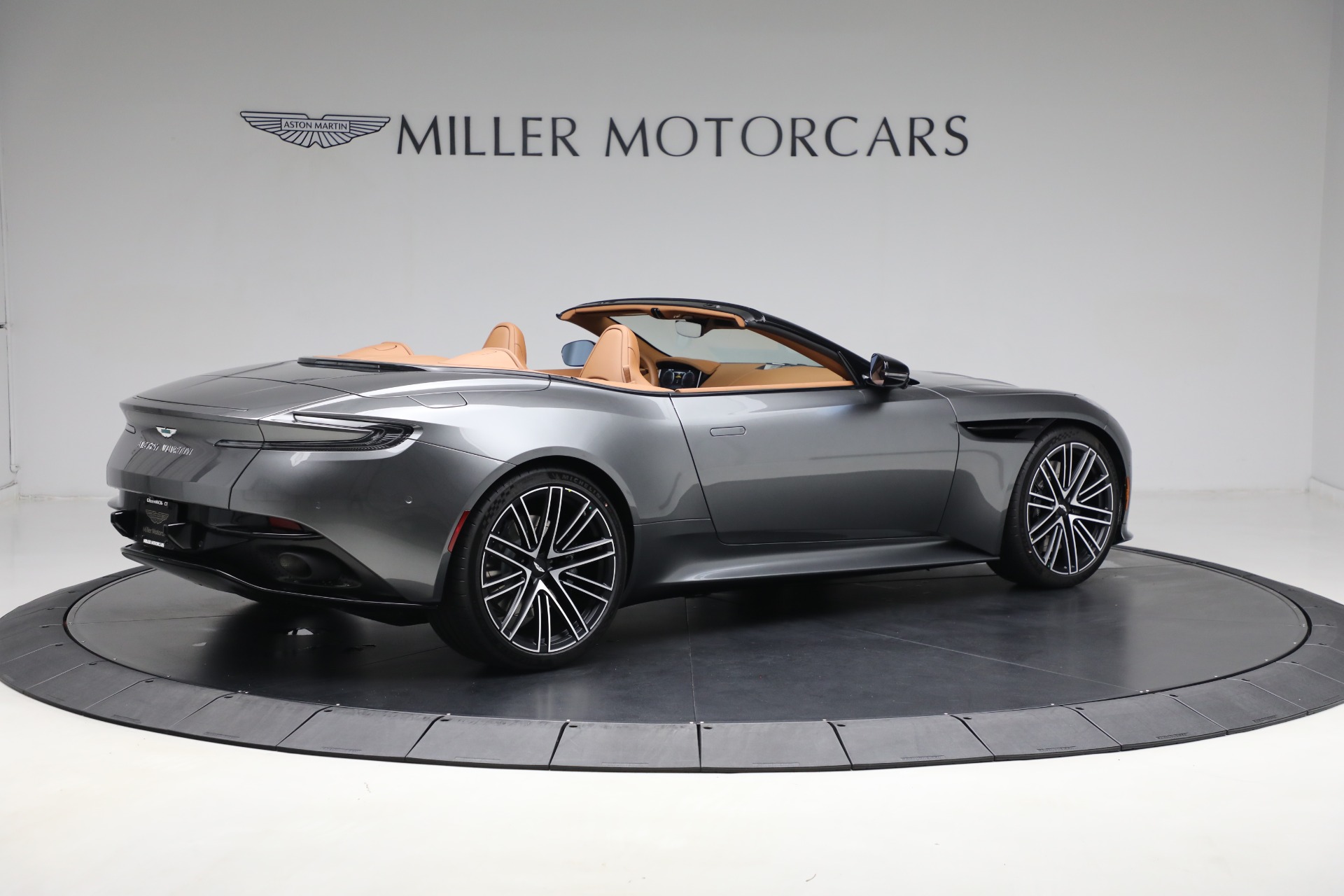 New-2025-Aston-Martin-DB12-Volante