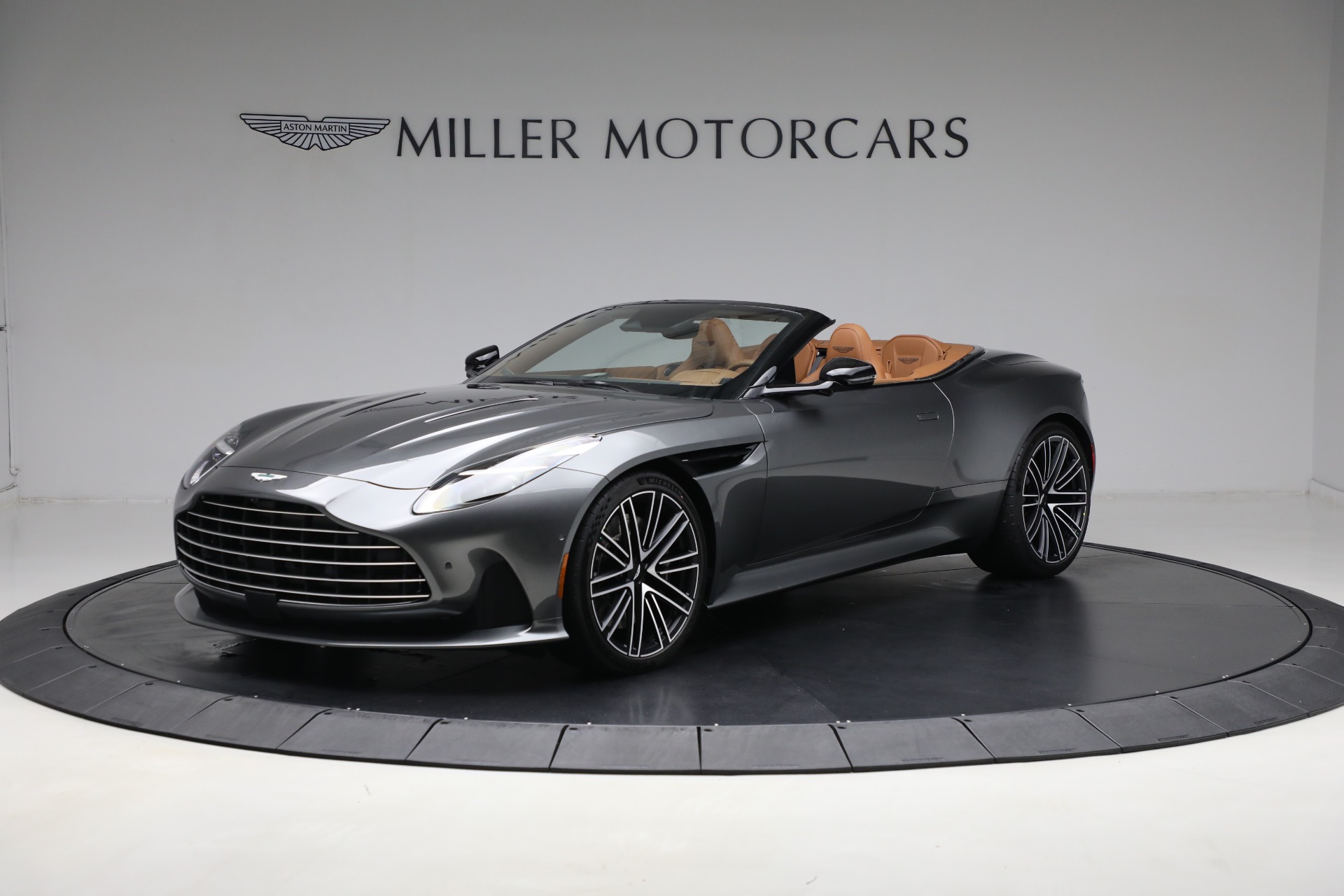 New-2025-Aston-Martin-DB12-Volante