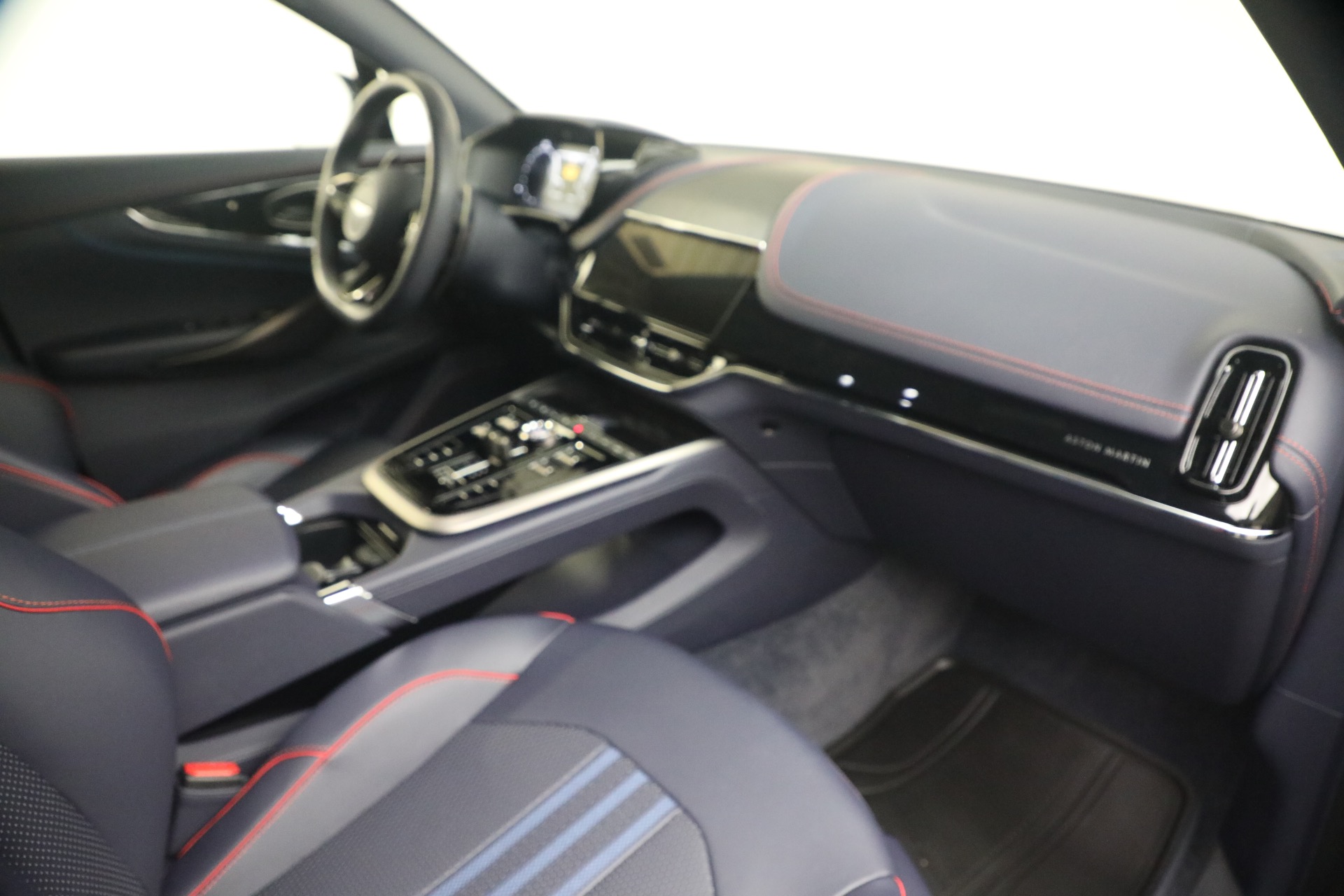 Used-2025-Aston-Martin-DBX-707