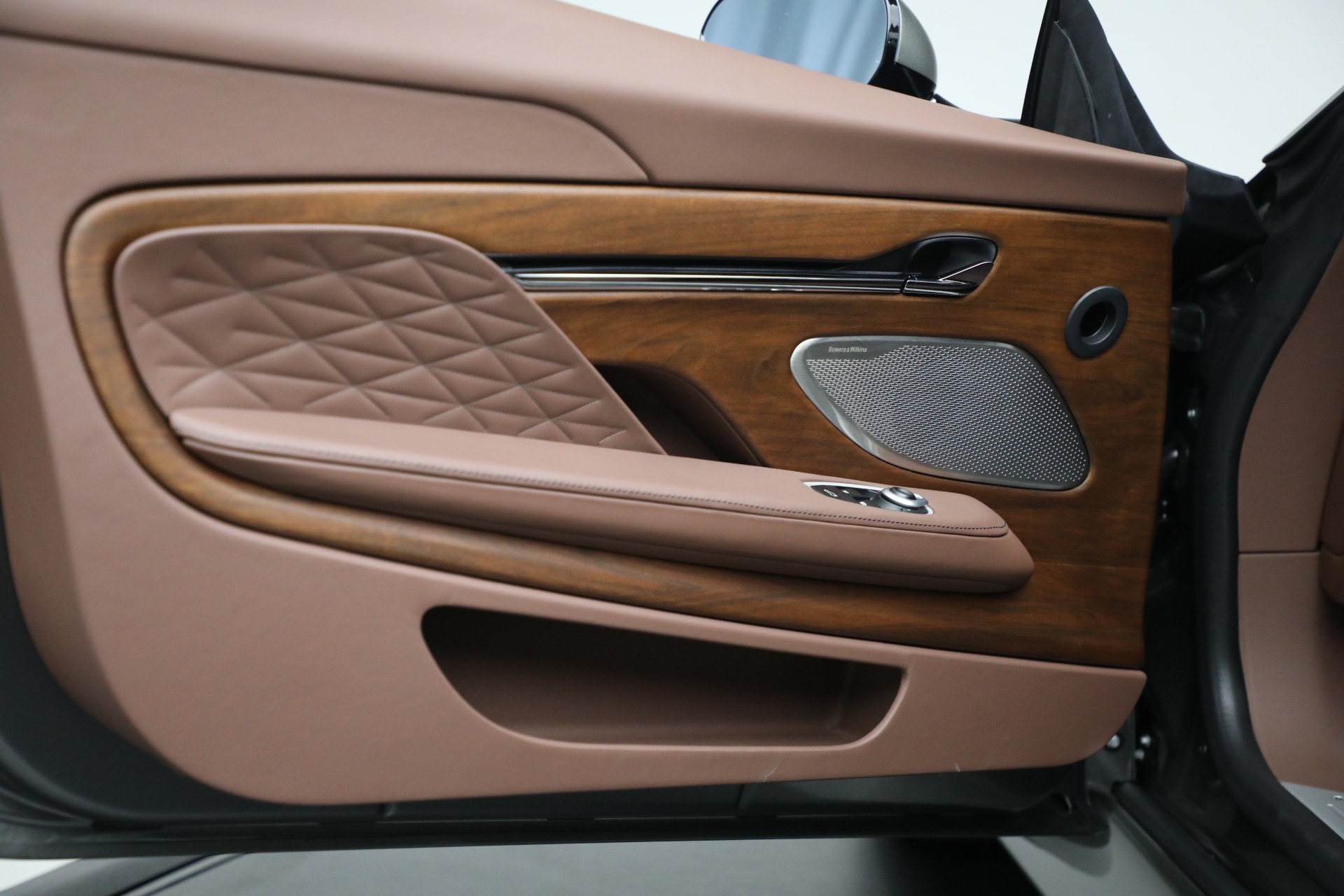 Used-2025-Aston-Martin-DB12-V8