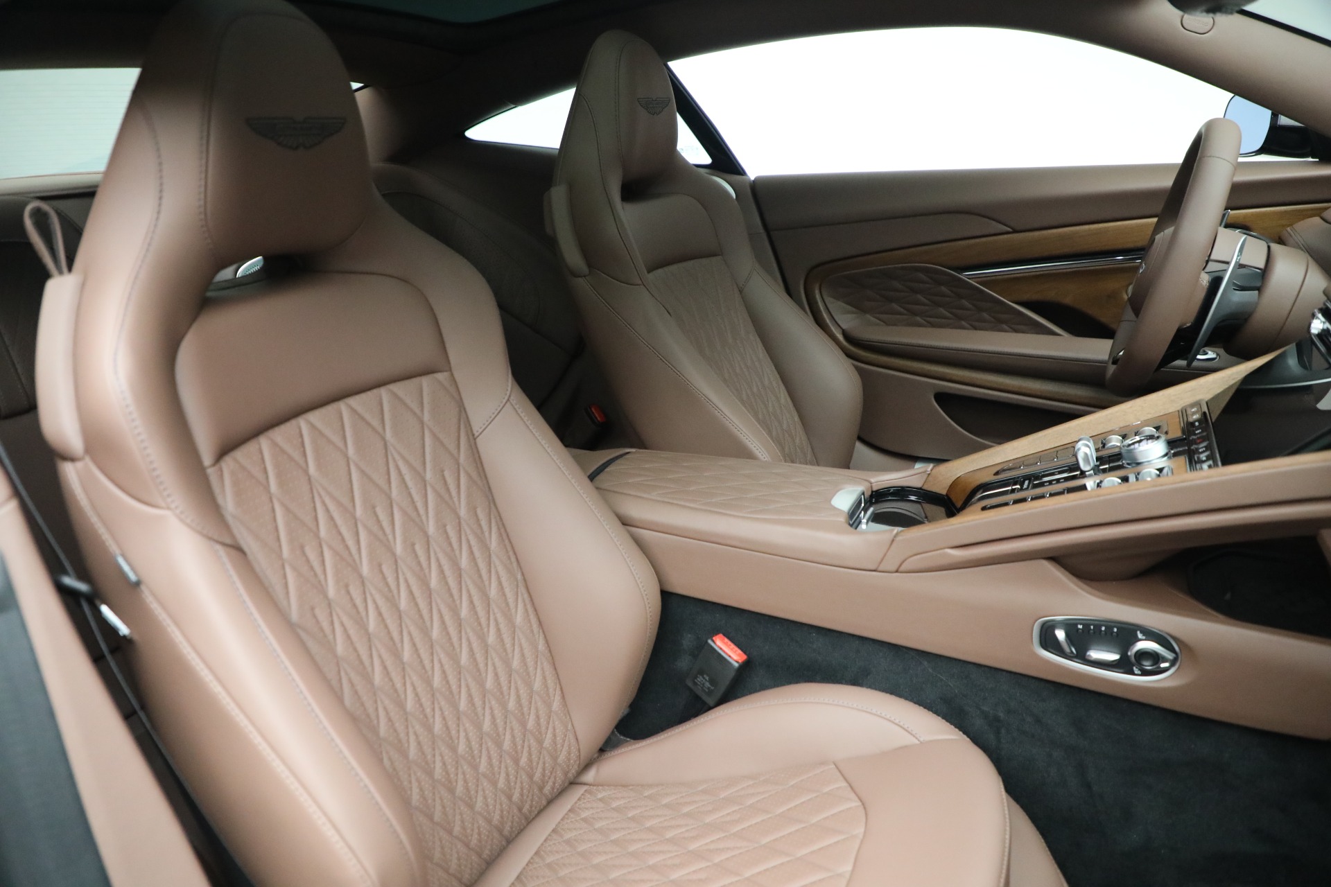 Used-2025-Aston-Martin-DB12-V8