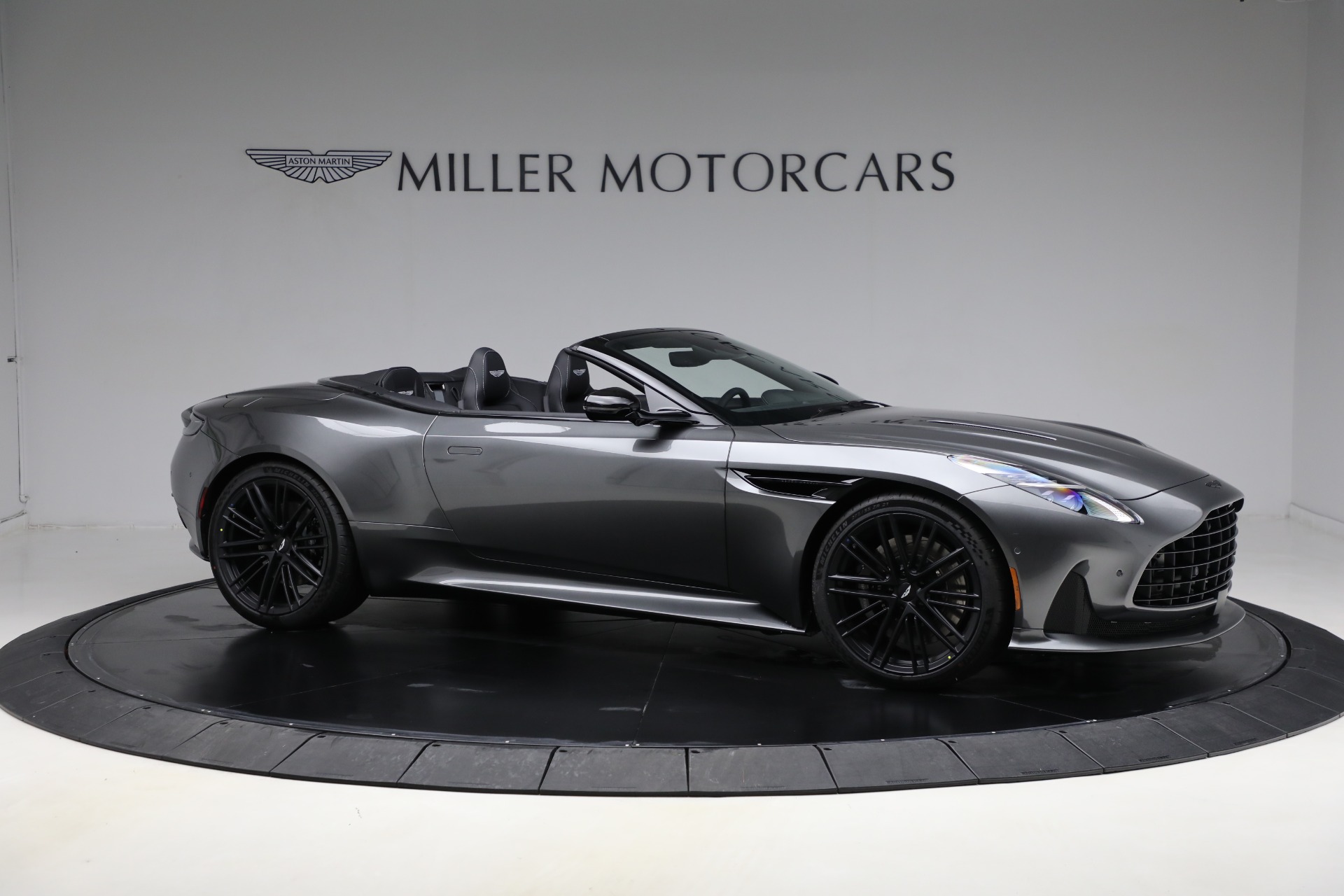 New-2025-Aston-Martin-DB12-Volante