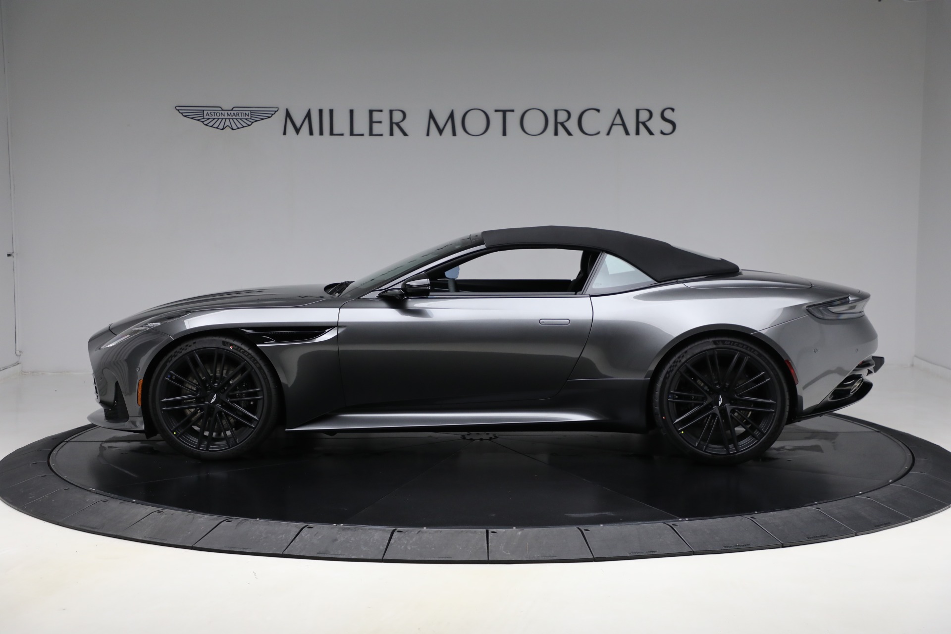 New-2025-Aston-Martin-DB12-Volante