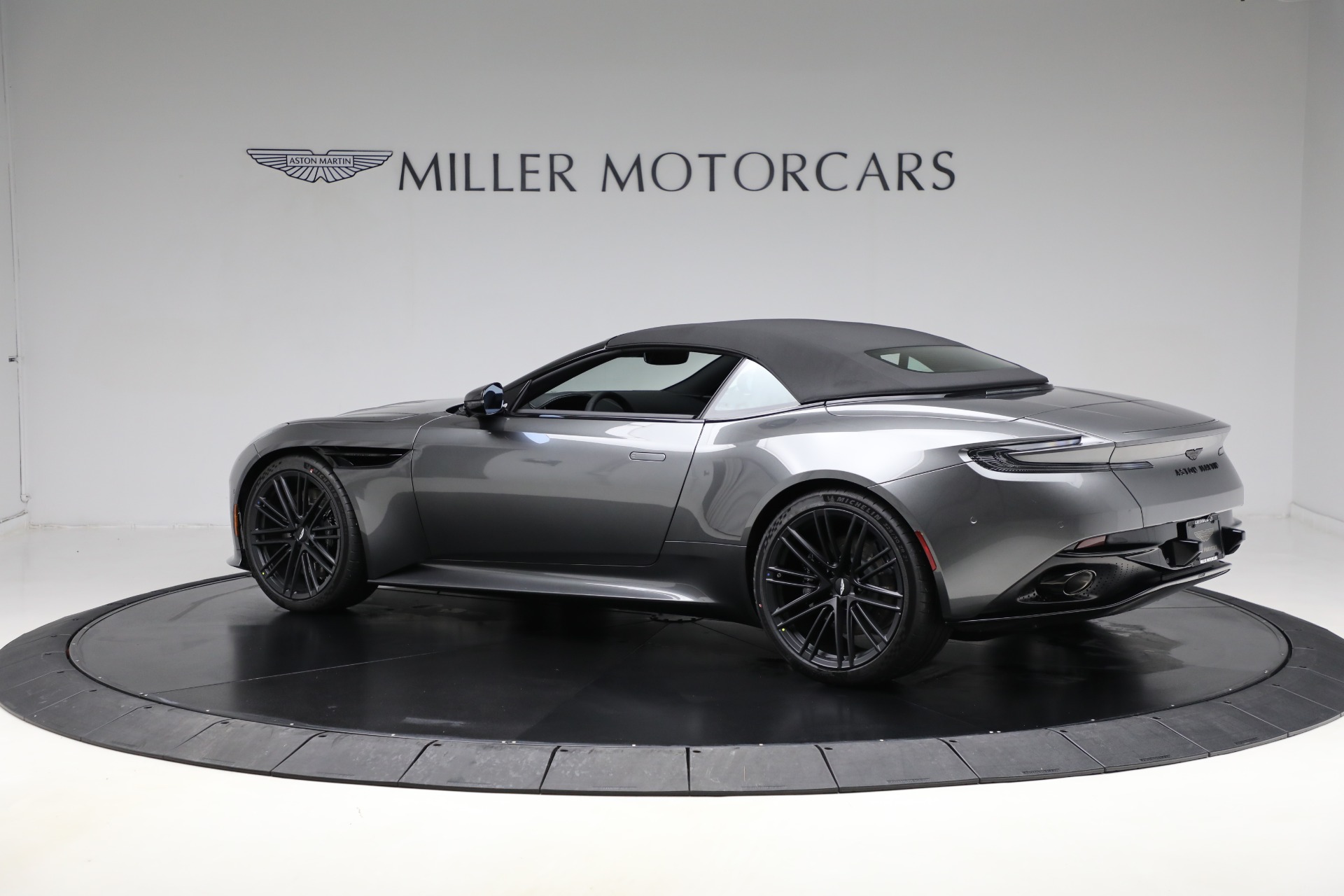 New-2025-Aston-Martin-DB12-Volante