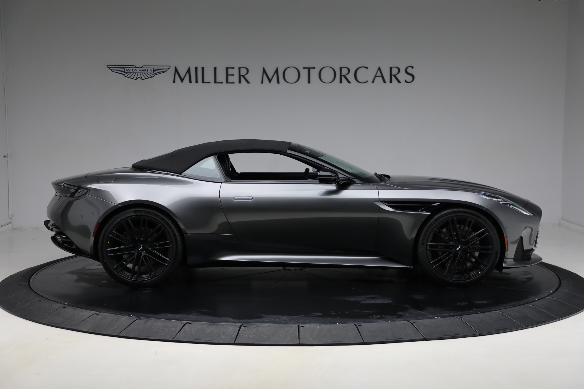 New-2025-Aston-Martin-DB12-Volante