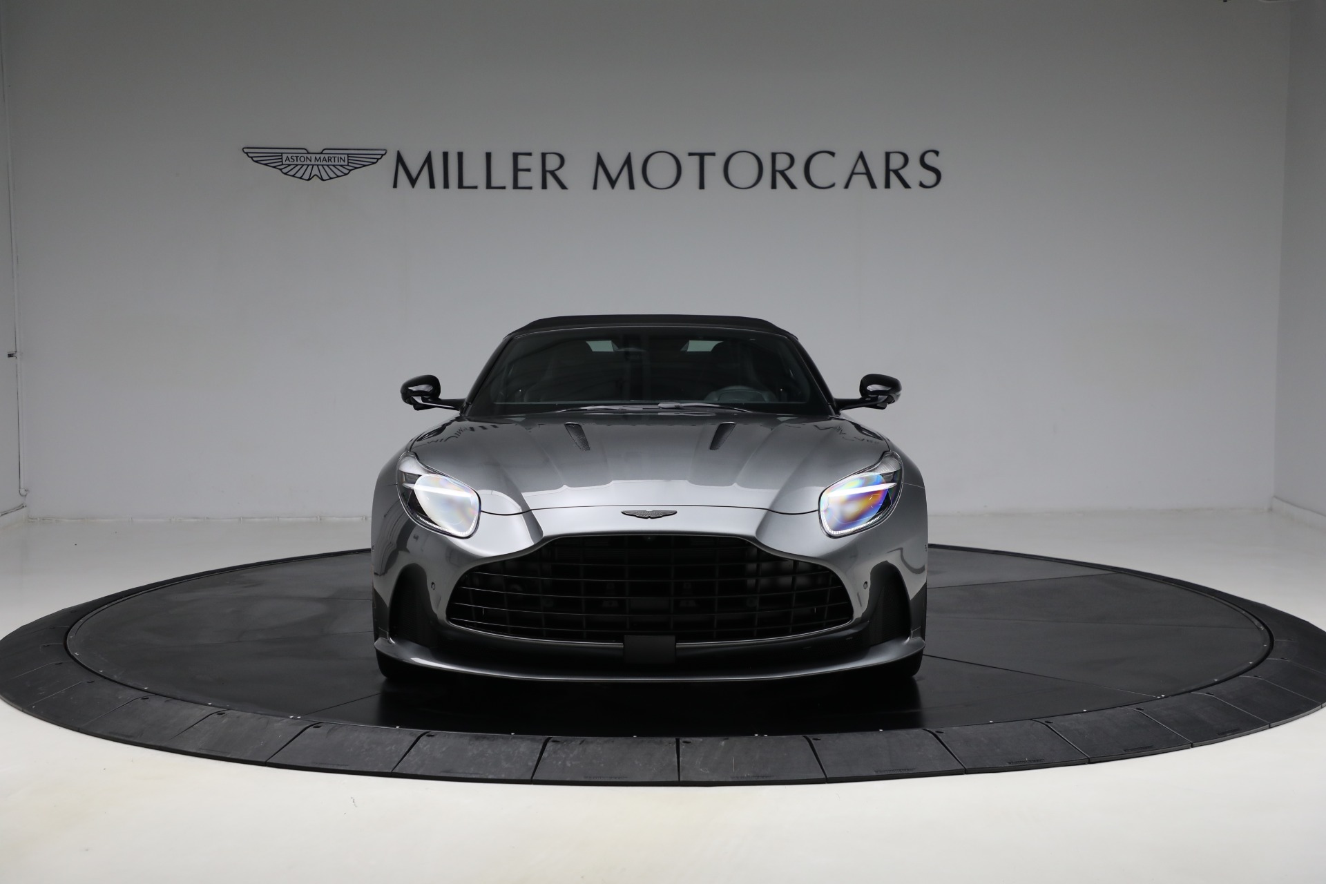 New-2025-Aston-Martin-DB12-Volante