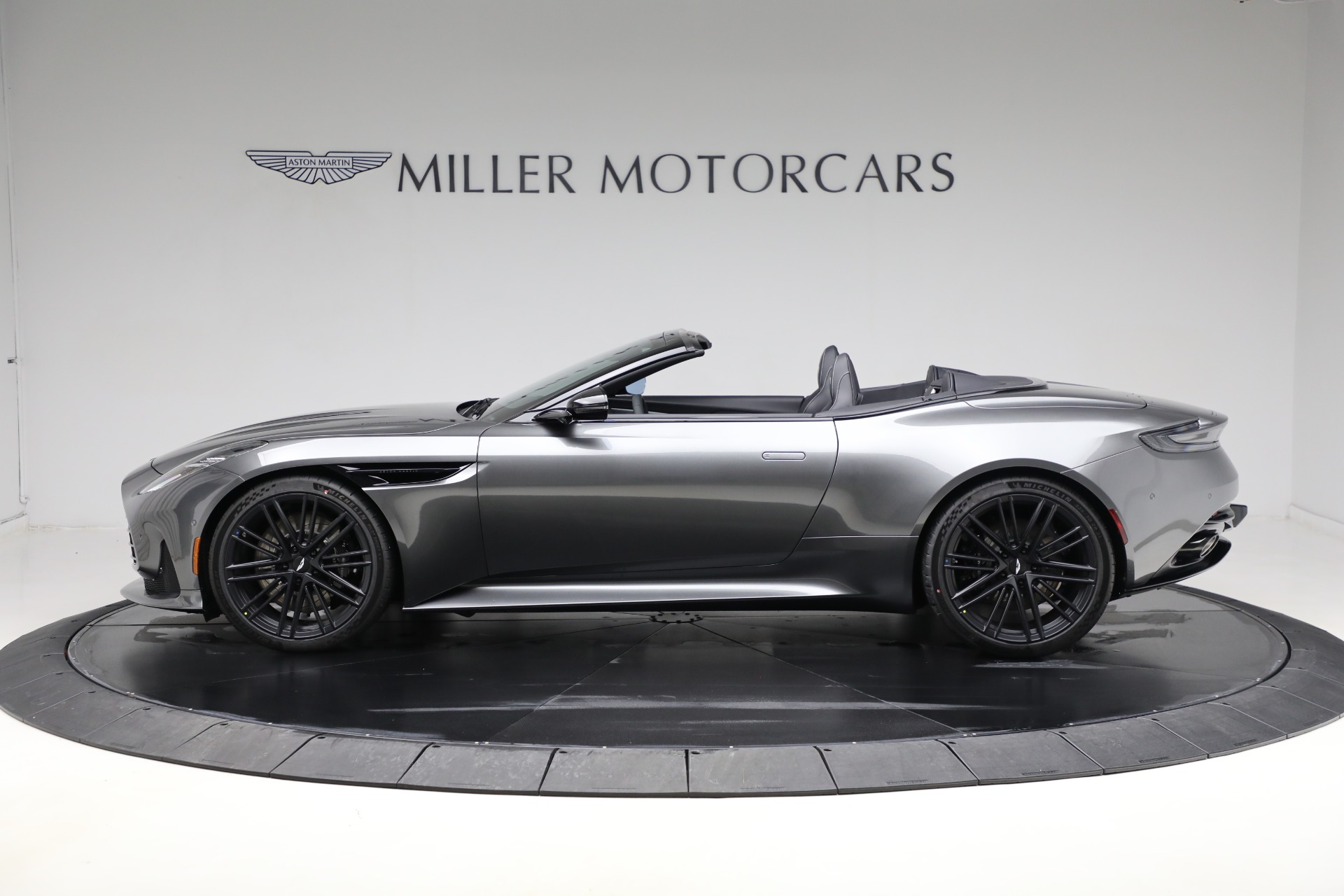 New-2025-Aston-Martin-DB12-Volante