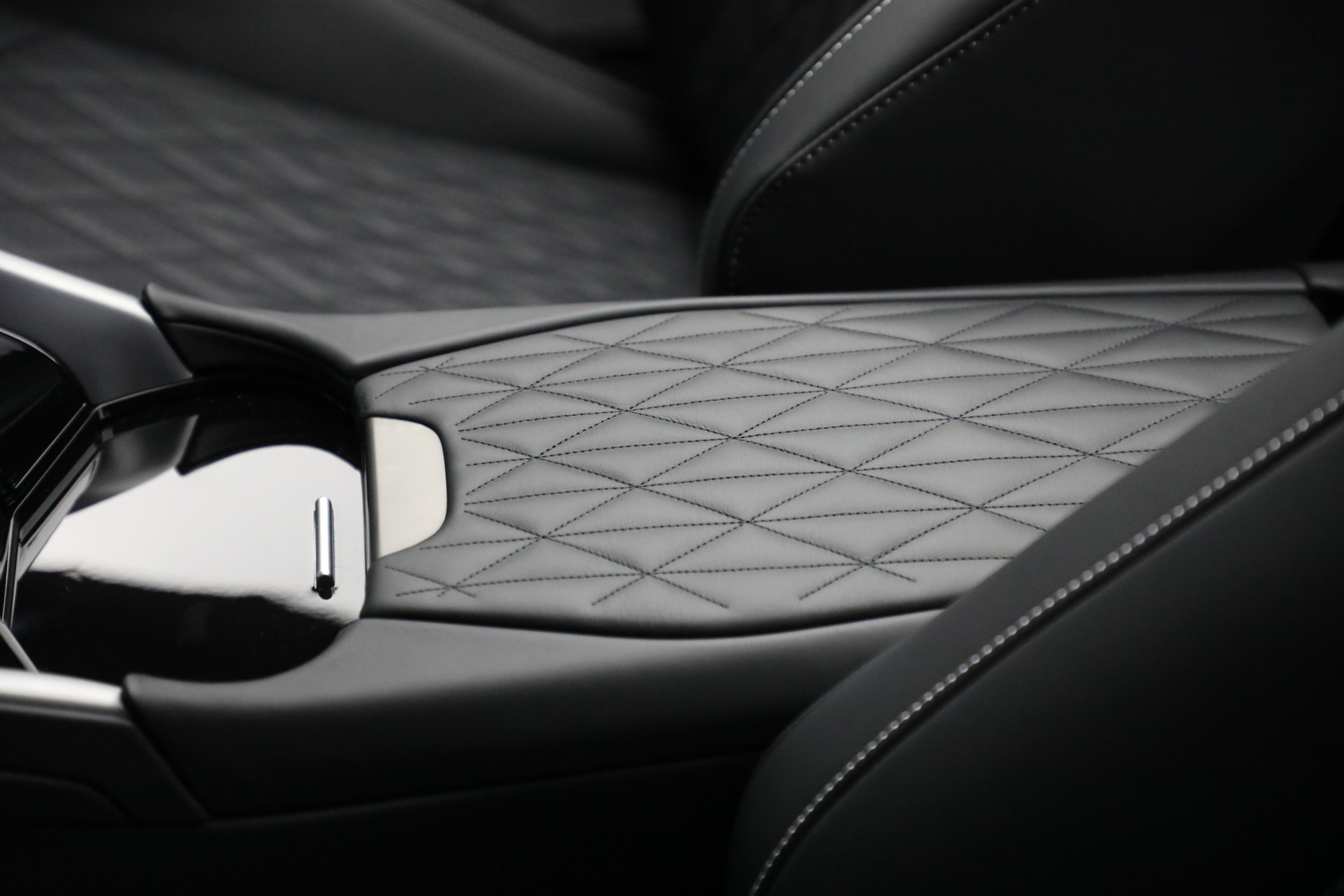 New-2025-Aston-Martin-DB12-Volante