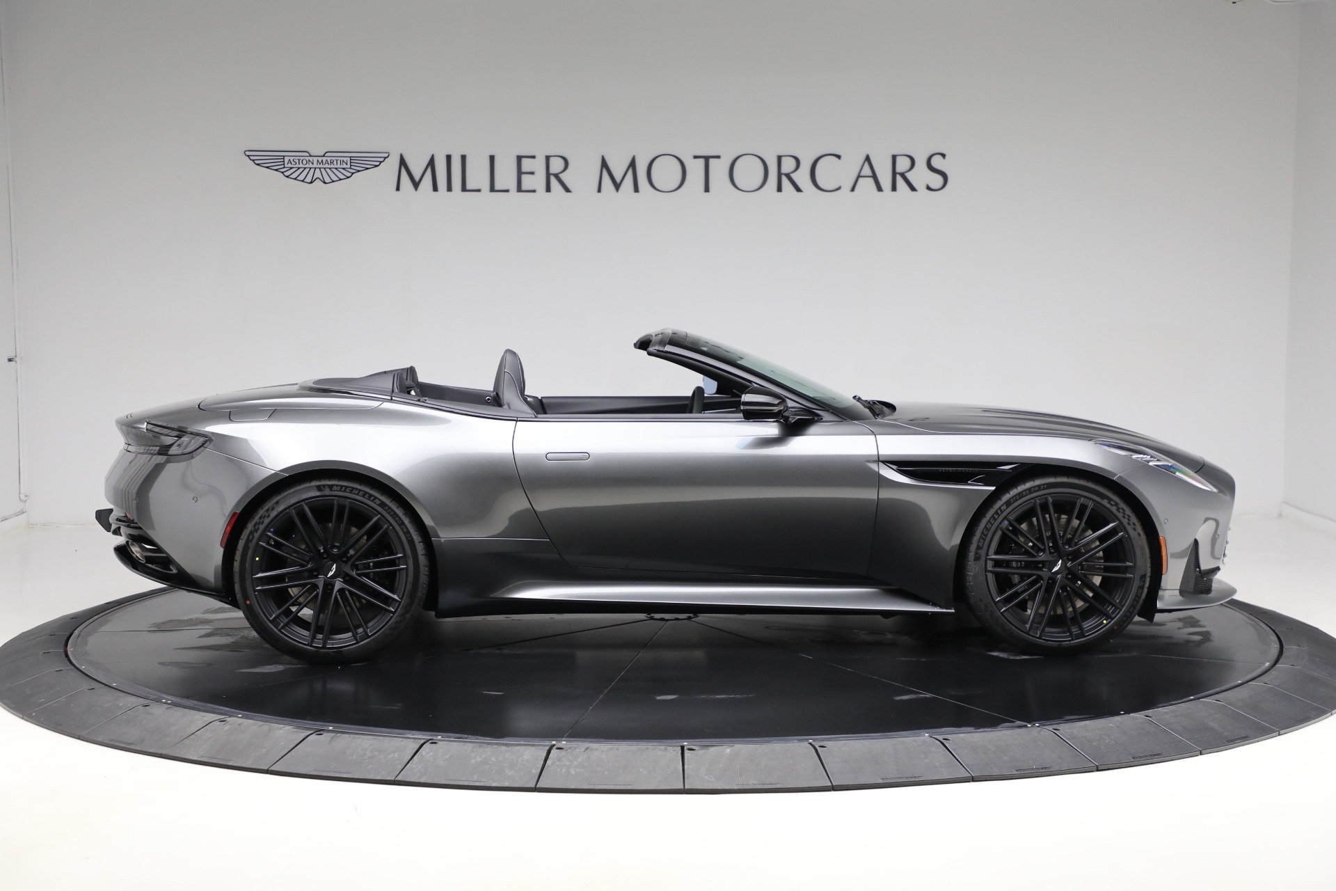 New-2025-Aston-Martin-DB12-Volante