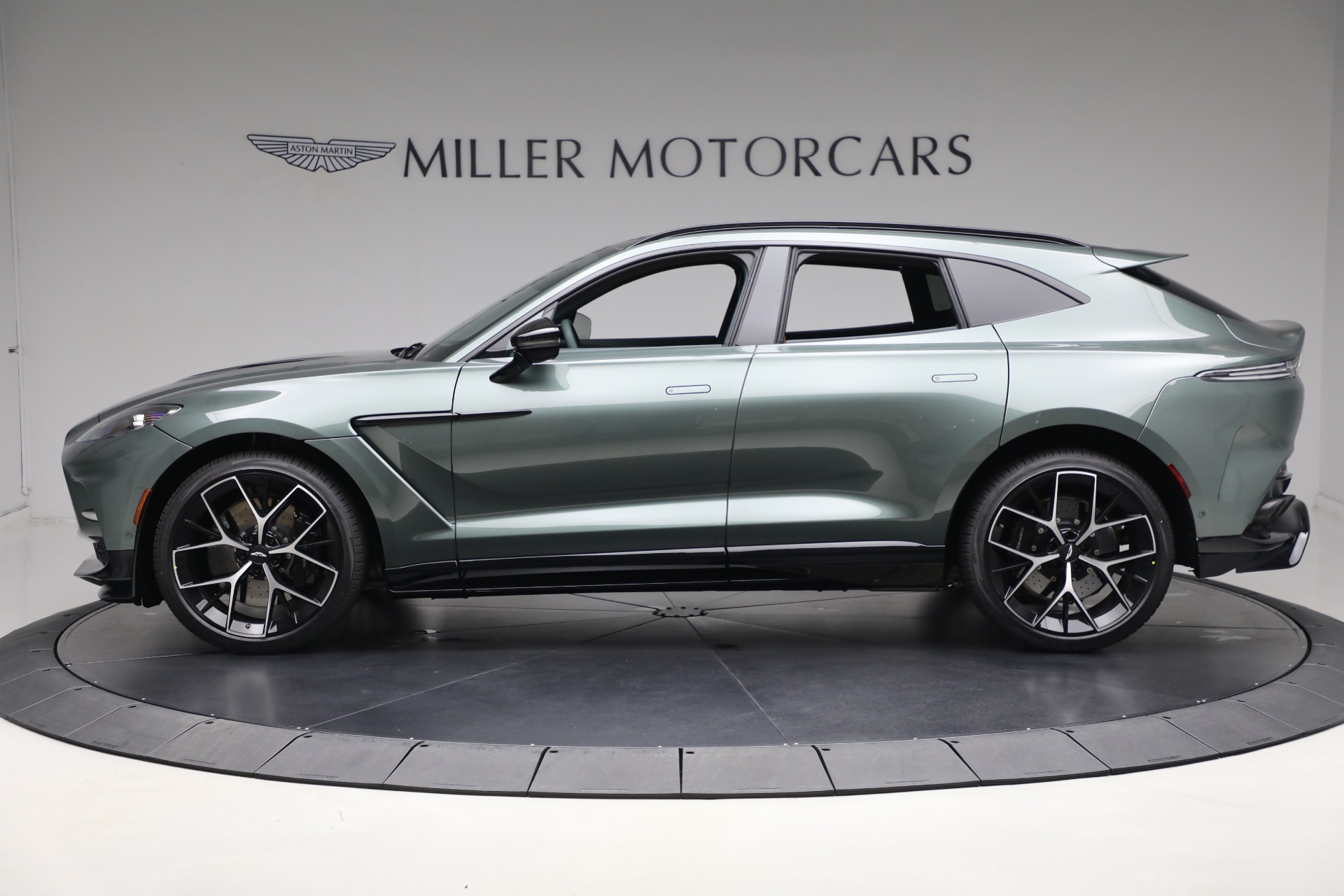 New-2025-Aston-Martin-DBX-707