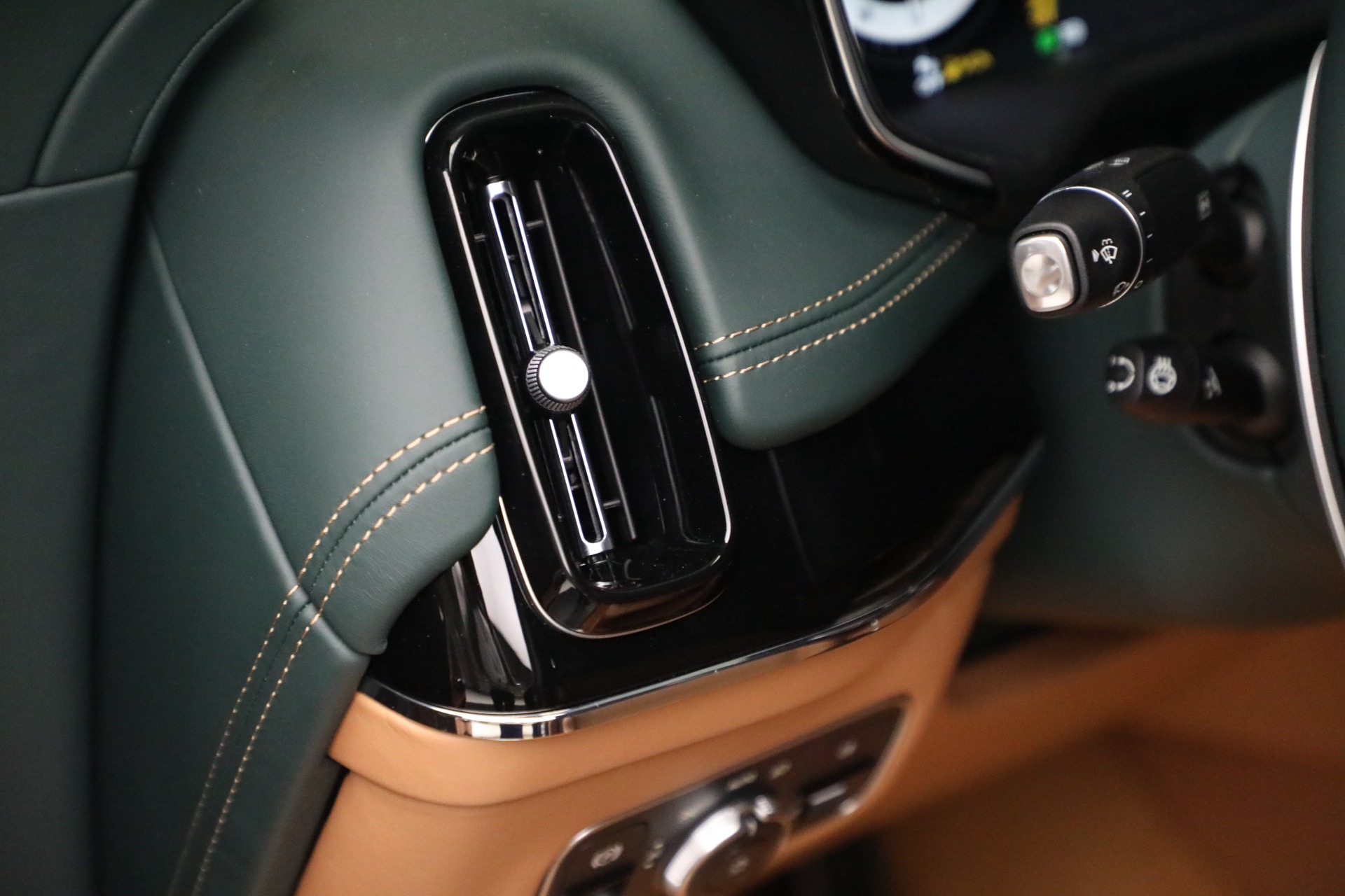 New-2025-Aston-Martin-DBX-707