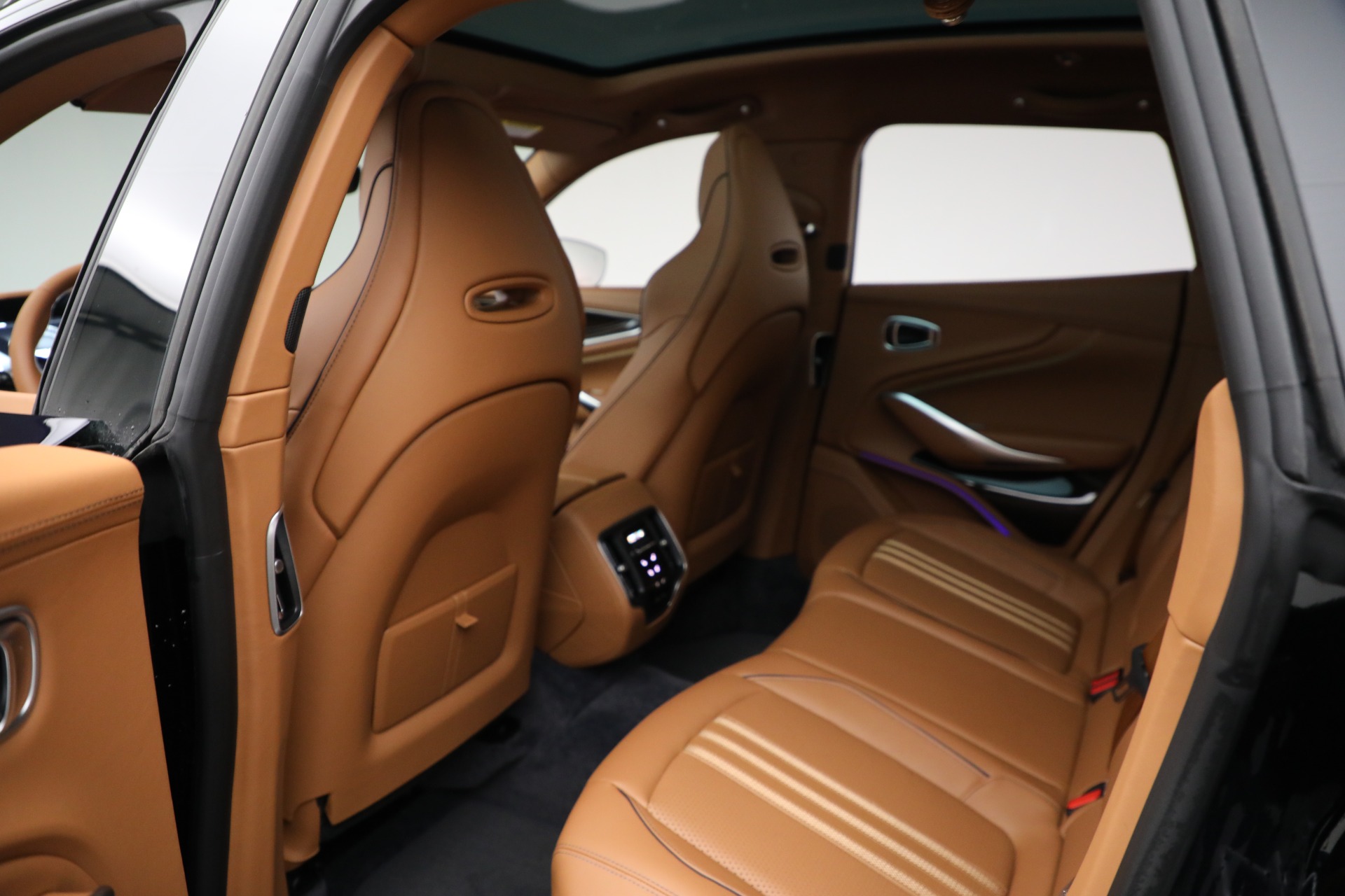 New-2025-Aston-Martin-DBX707-707