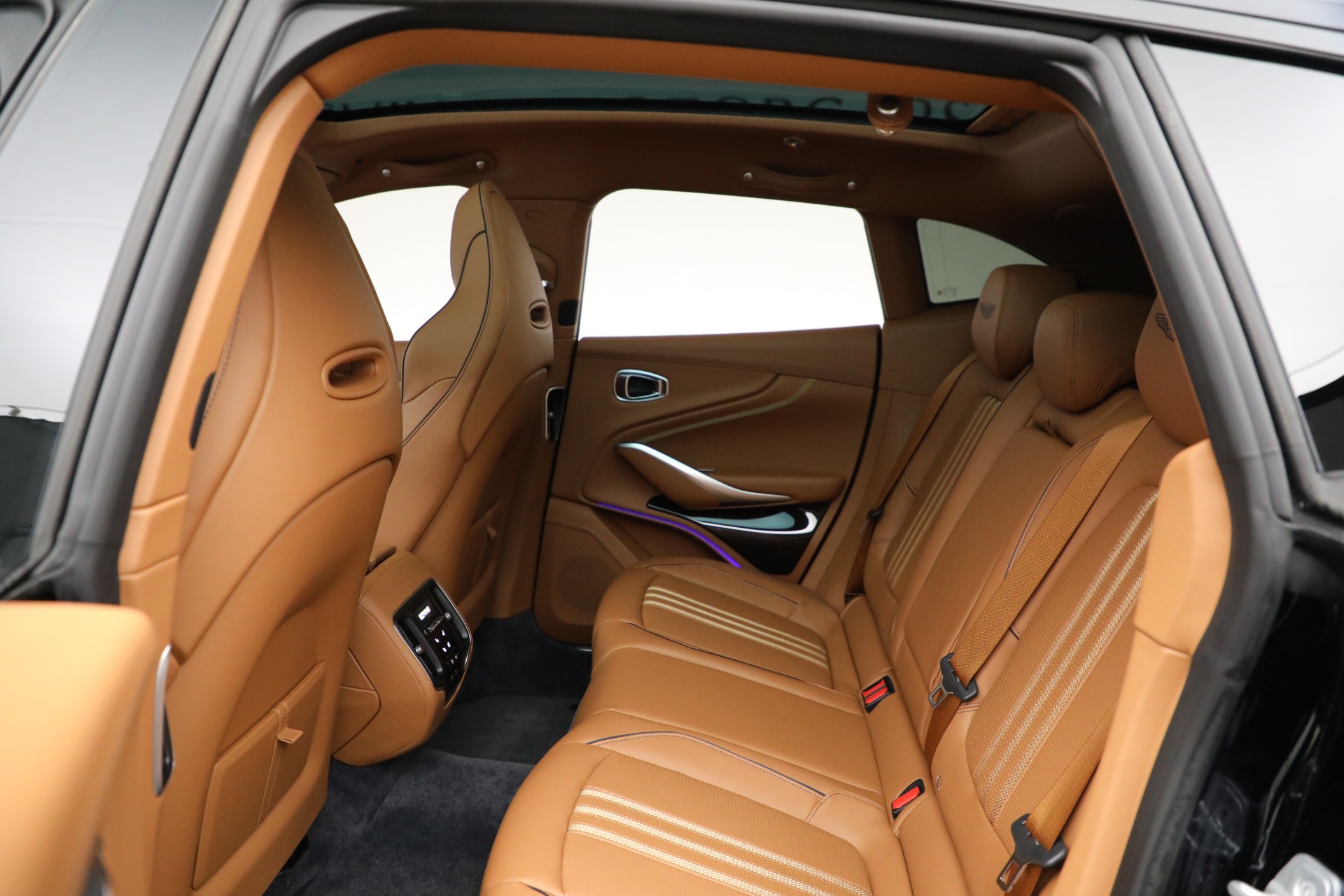 New-2025-Aston-Martin-DBX707-707