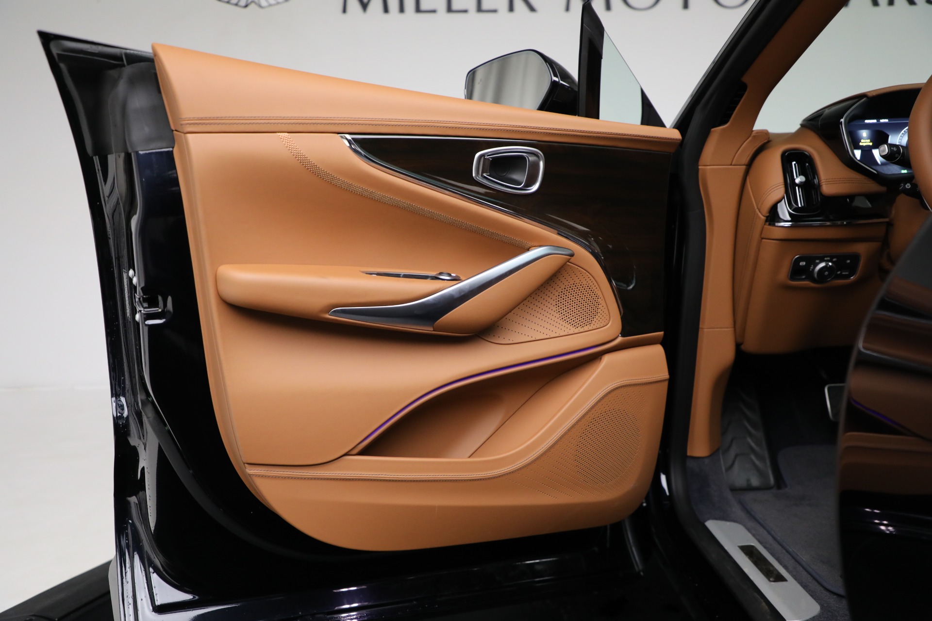 New-2025-Aston-Martin-DBX707-707