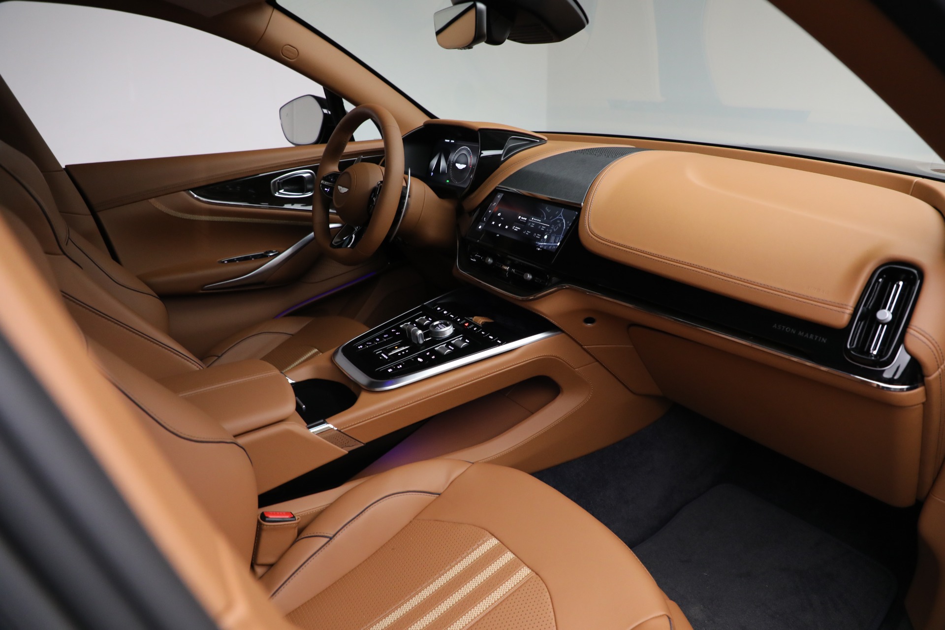 New-2025-Aston-Martin-DBX707-707