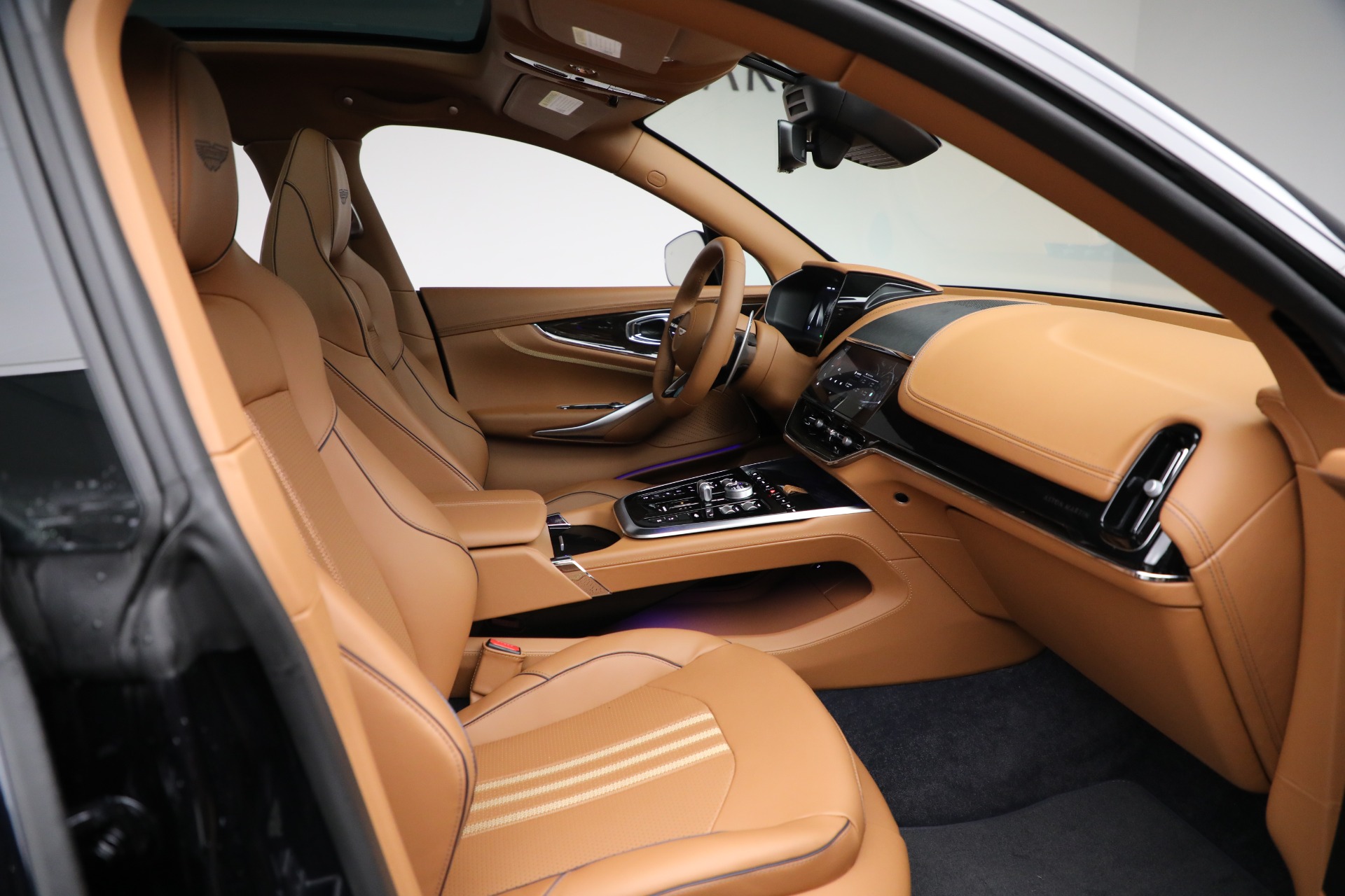 New-2025-Aston-Martin-DBX707-707