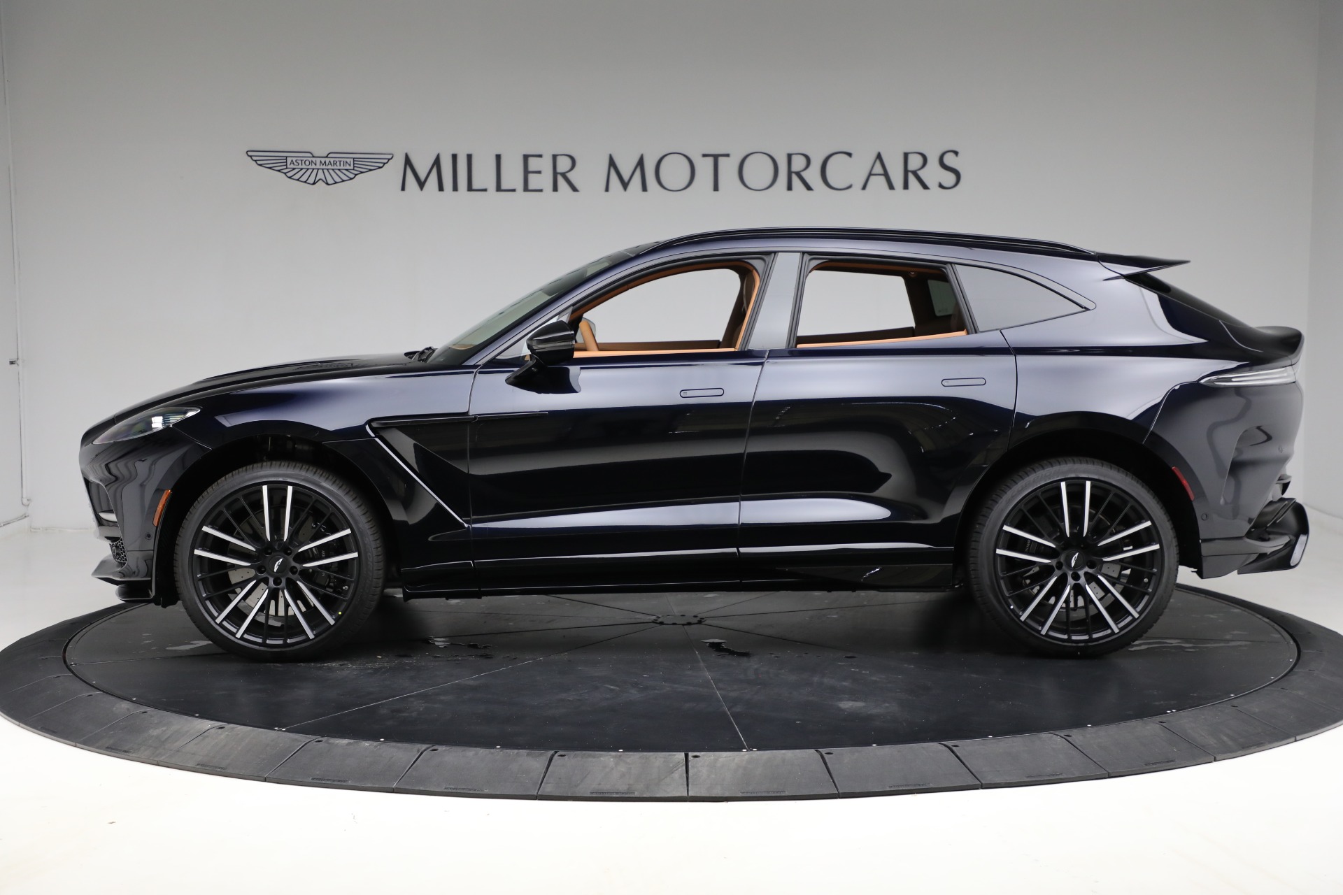 New-2025-Aston-Martin-DBX707-707