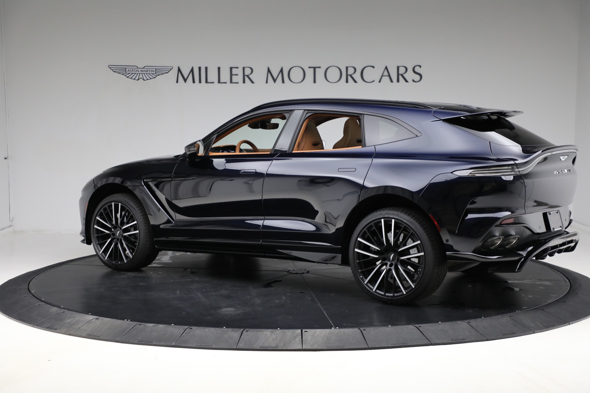New-2025-Aston-Martin-DBX707-707