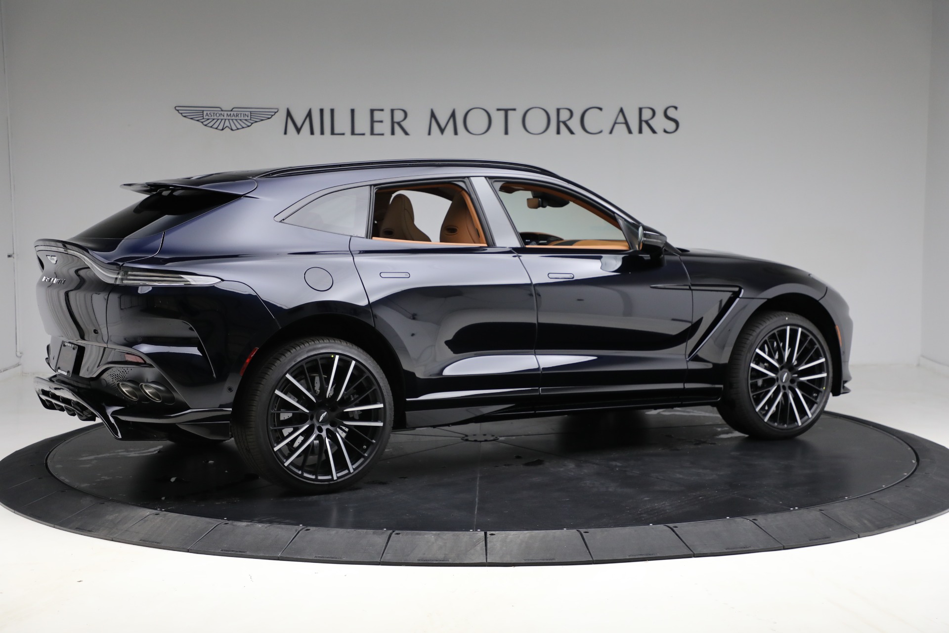 New-2025-Aston-Martin-DBX707-707