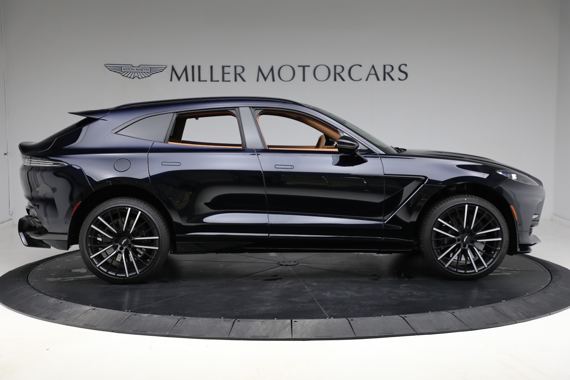 New-2025-Aston-Martin-DBX707-707