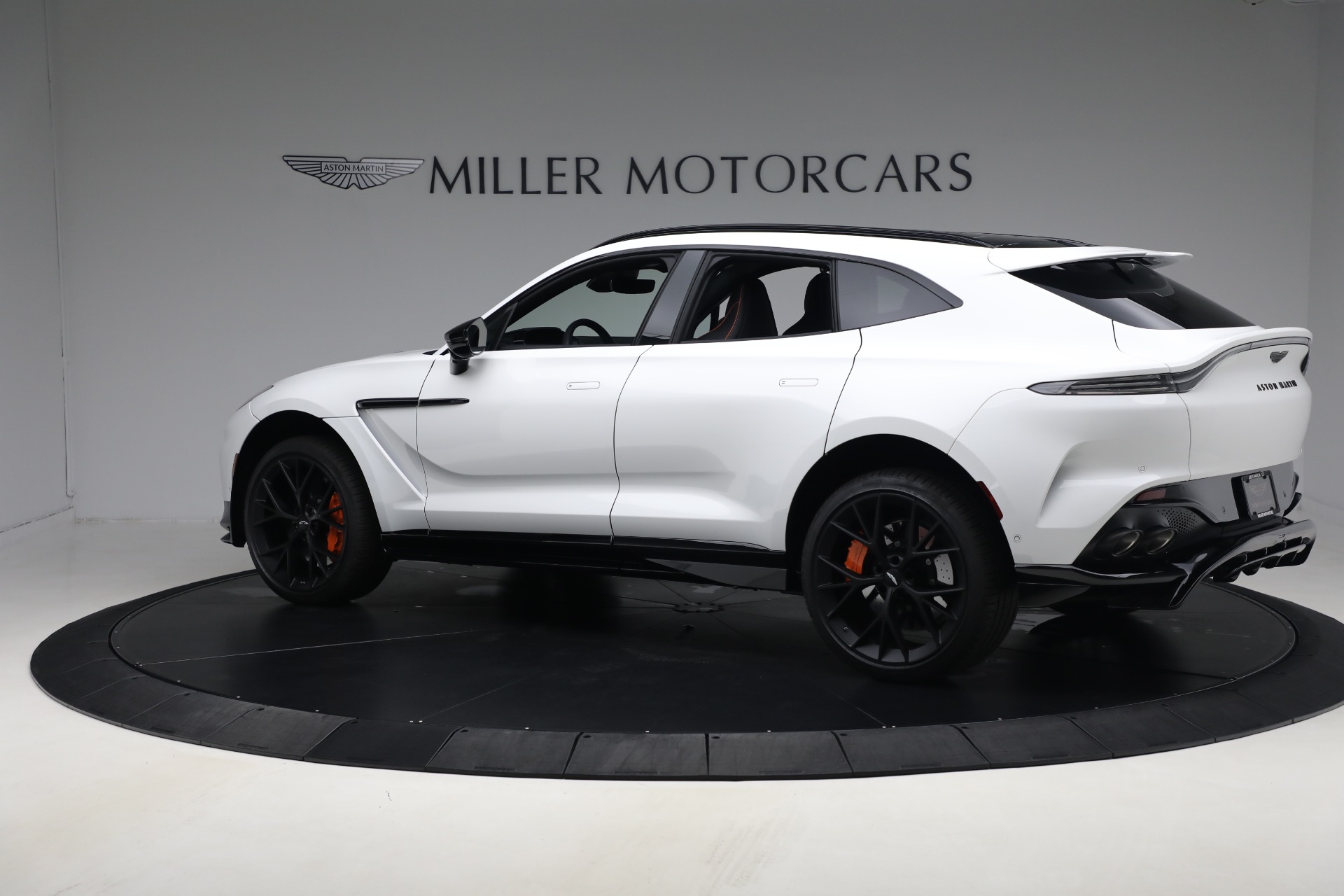 Used-2025-Aston-Martin-DBX-707