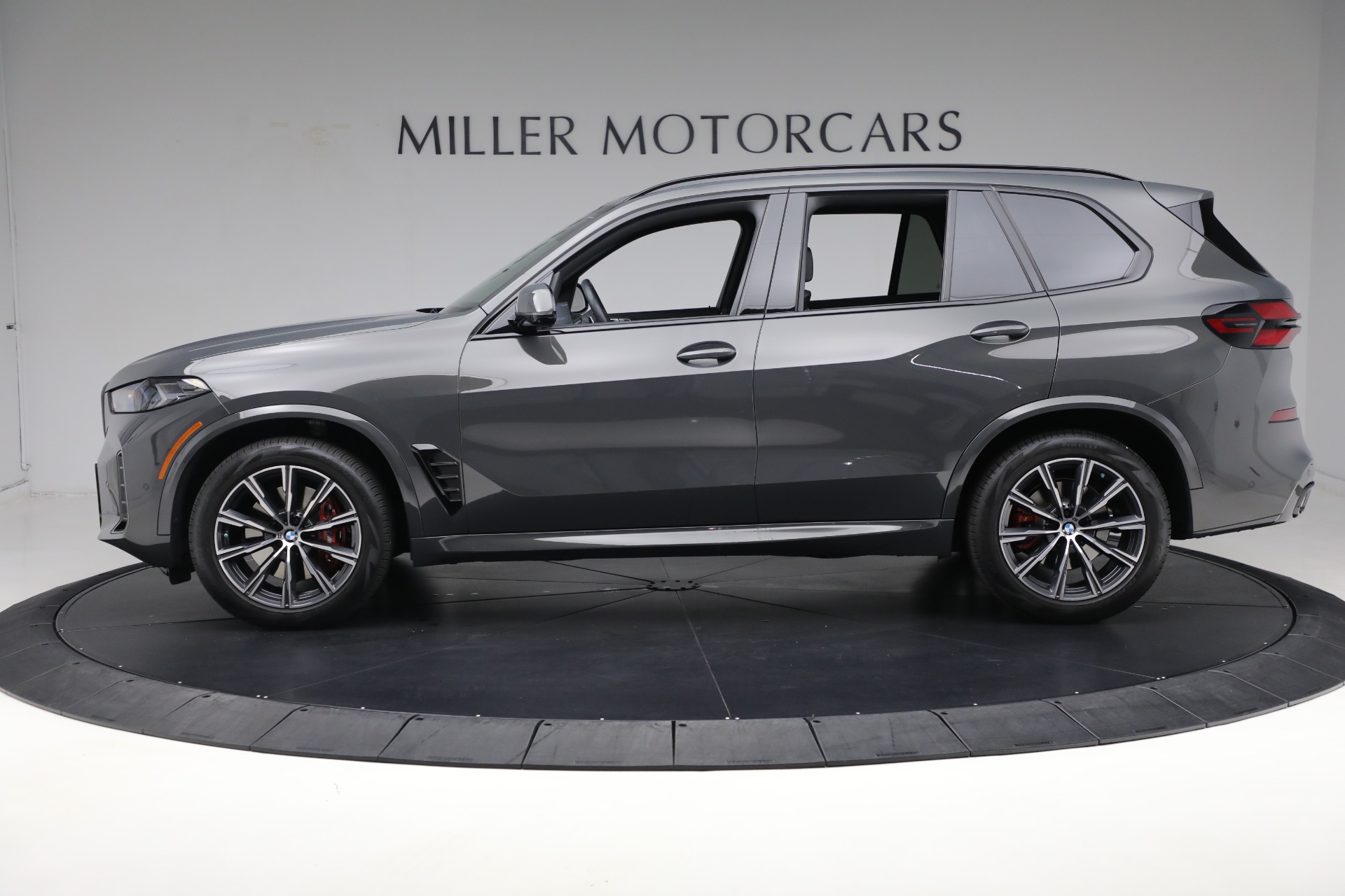 Used-2024-BMW-X5-xDrive40i