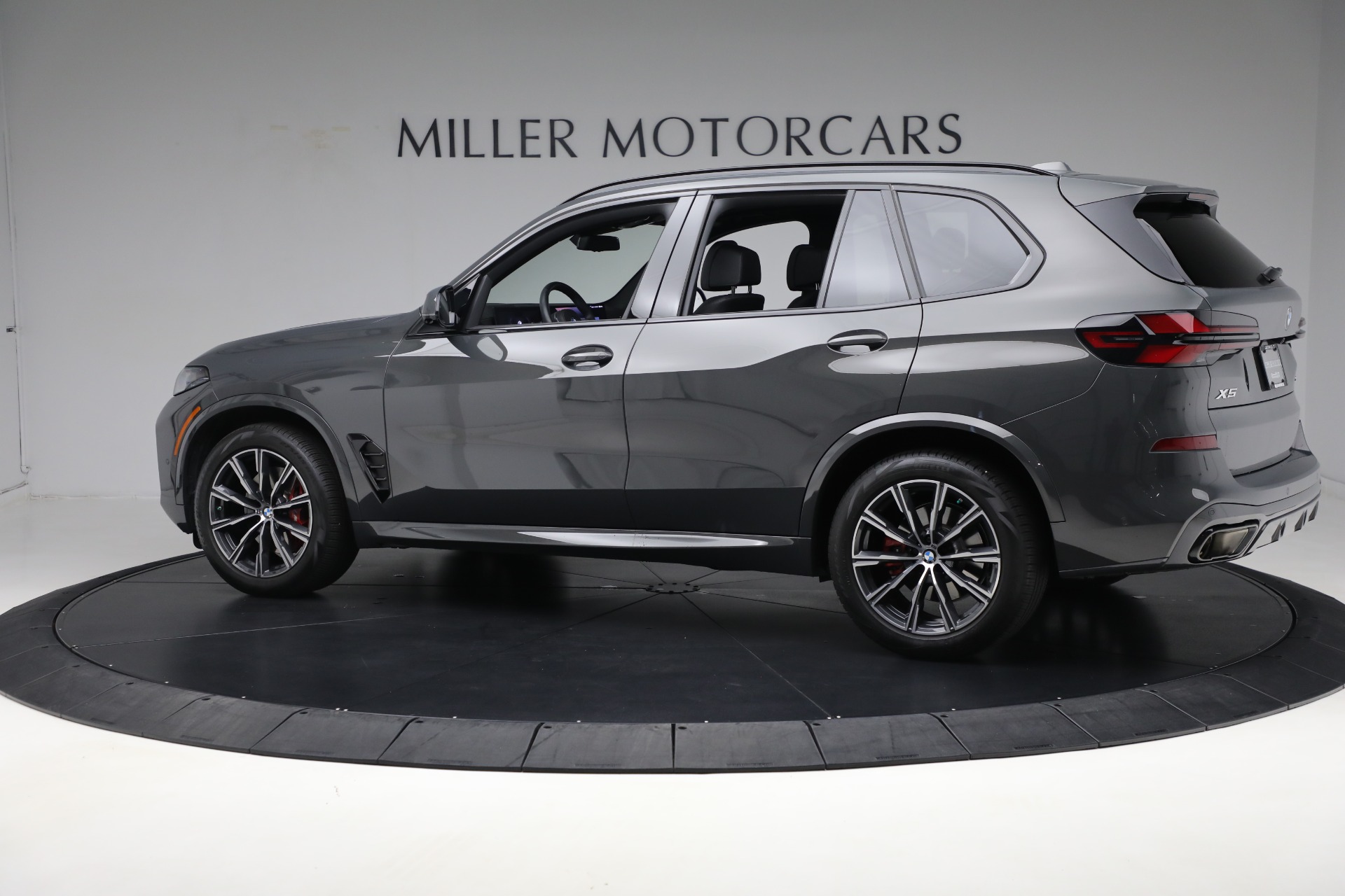 Used-2024-BMW-X5-xDrive40i