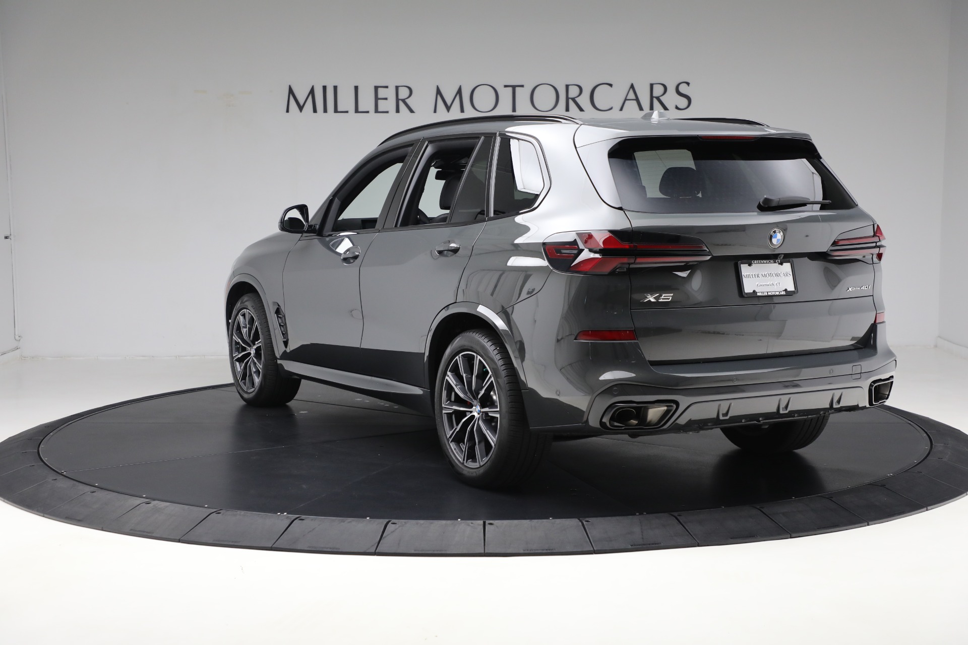 Used-2024-BMW-X5-xDrive40i