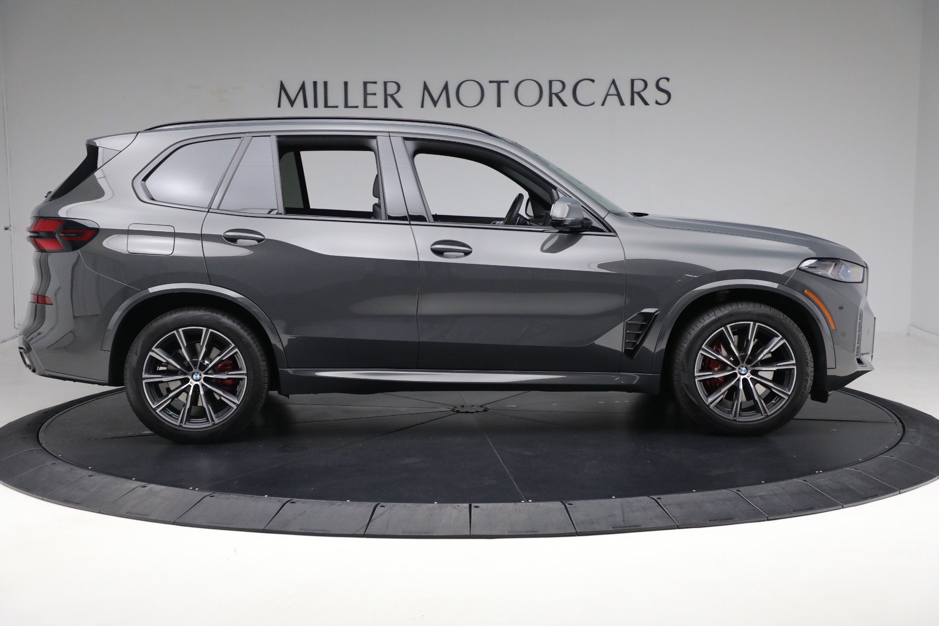 Used-2024-BMW-X5-xDrive40i