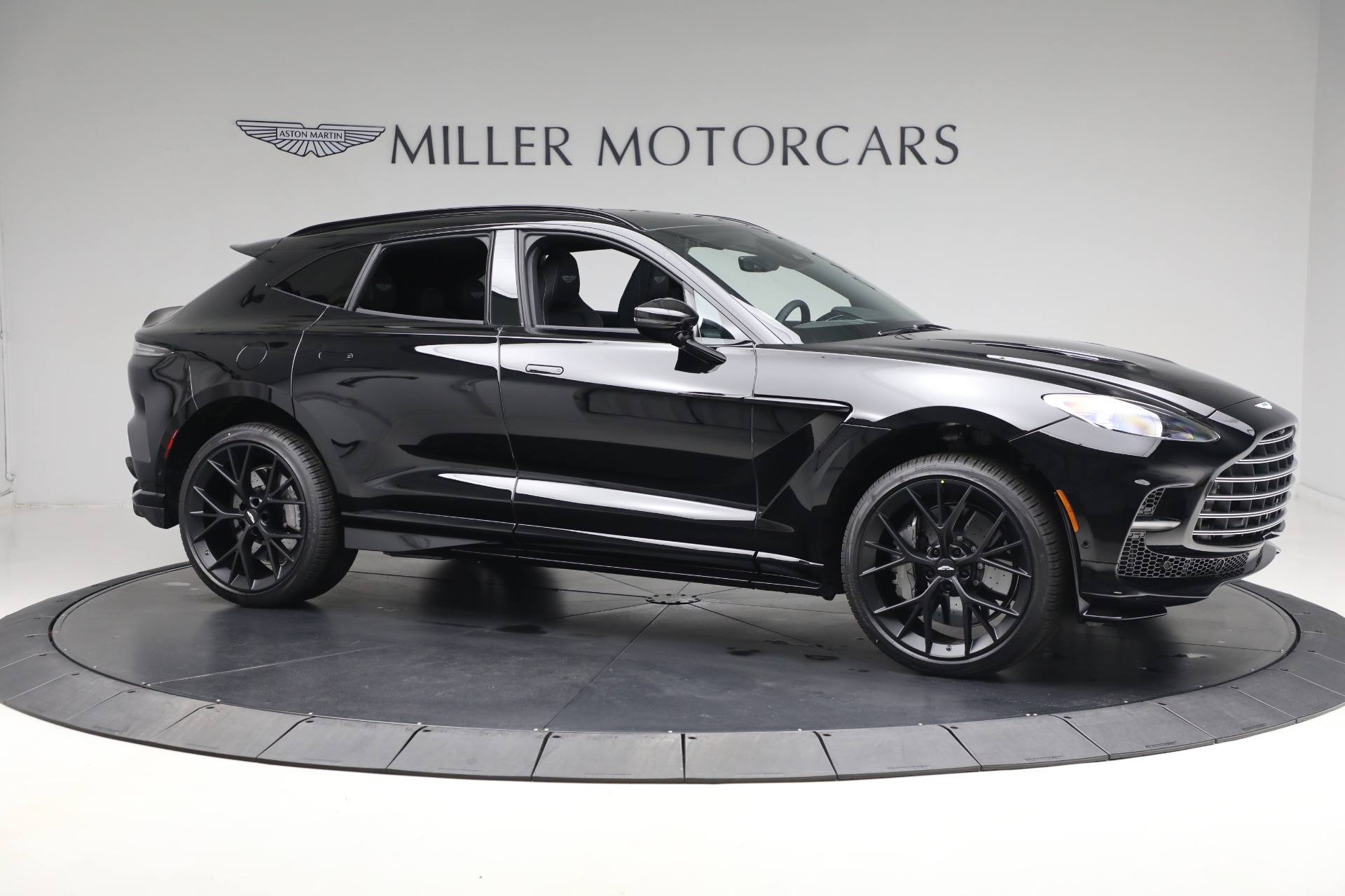 New-2025-Aston-Martin-DBX-707