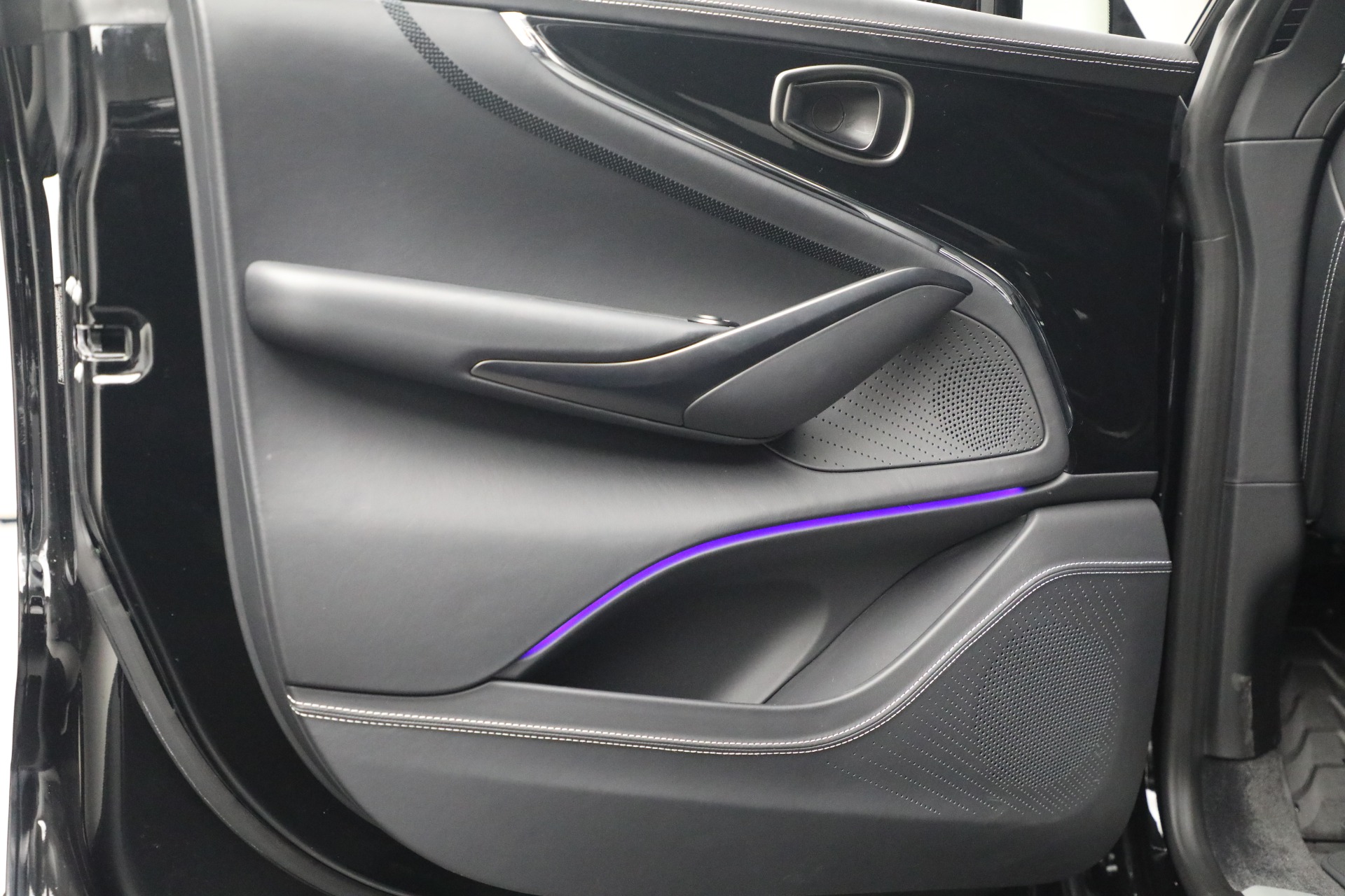 New-2025-Aston-Martin-DBX-707