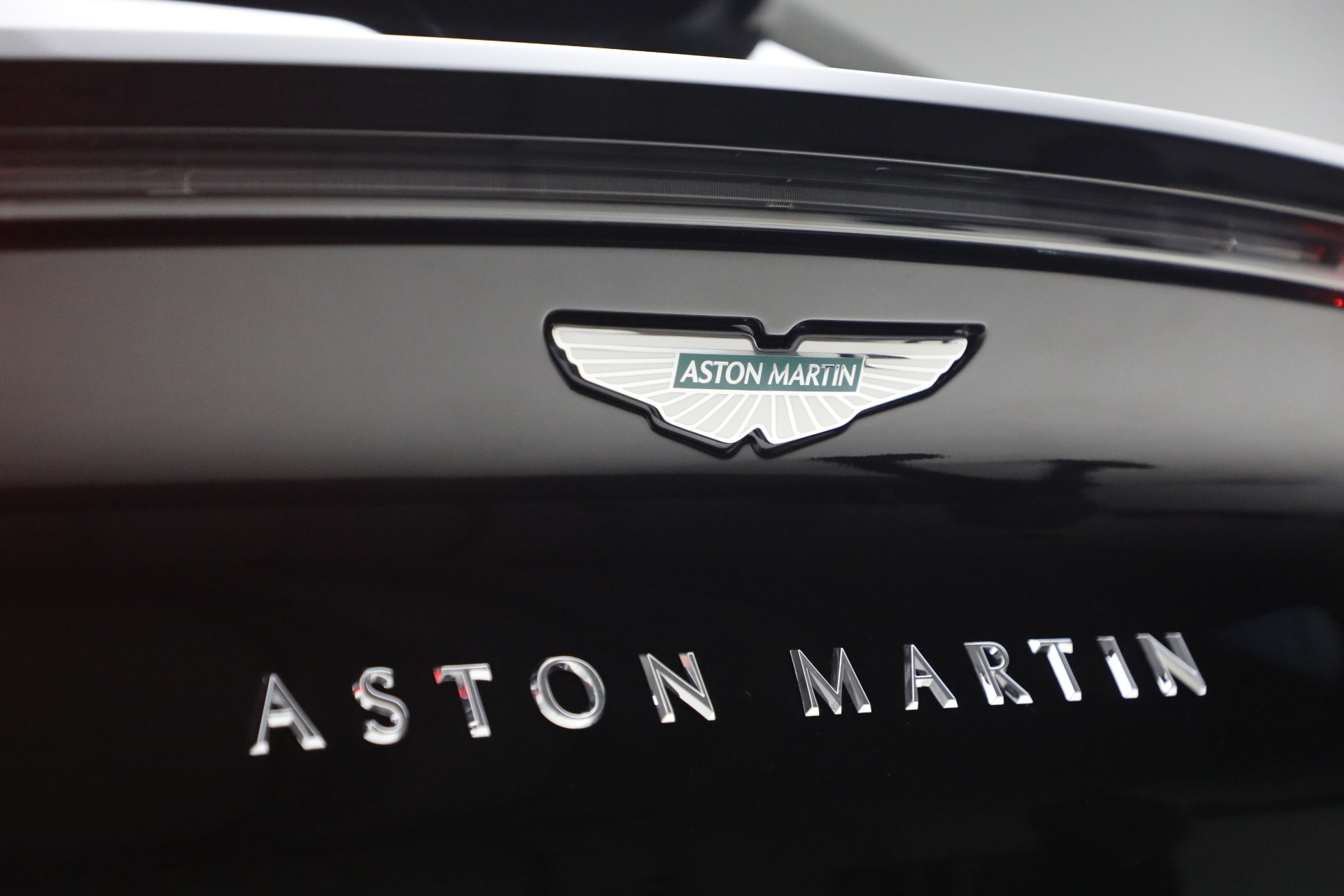 New-2025-Aston-Martin-DBX-707