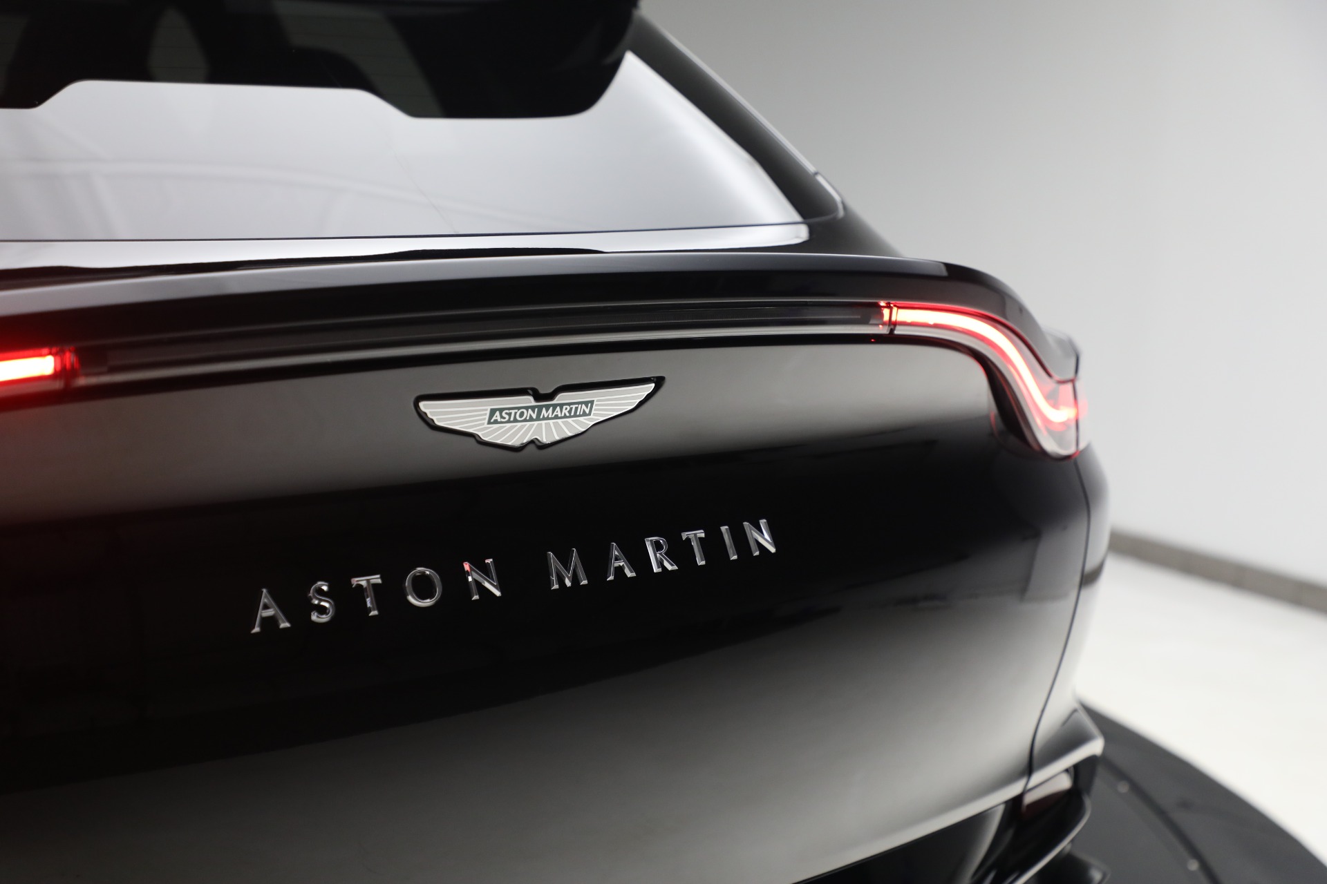 New-2025-Aston-Martin-DBX-707