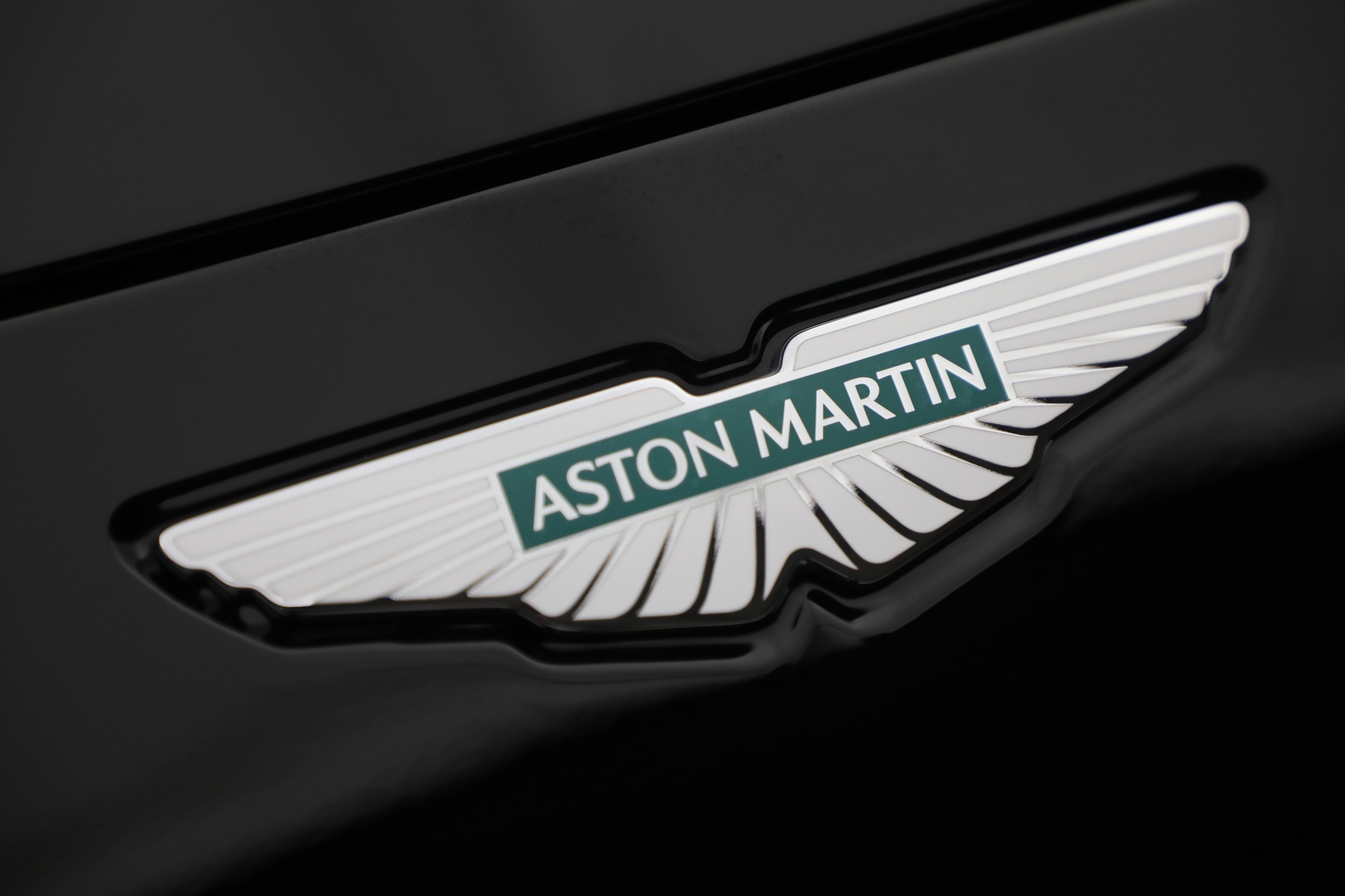 New-2025-Aston-Martin-DBX-707