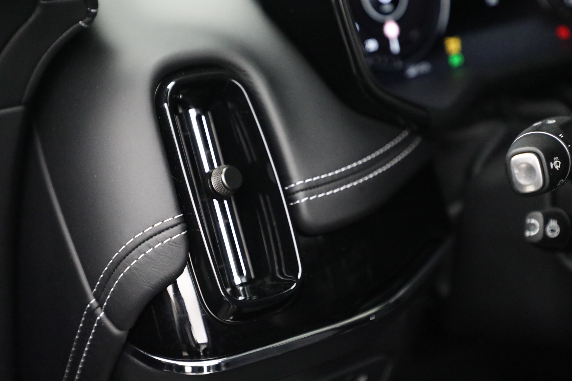 New-2025-Aston-Martin-DBX-707