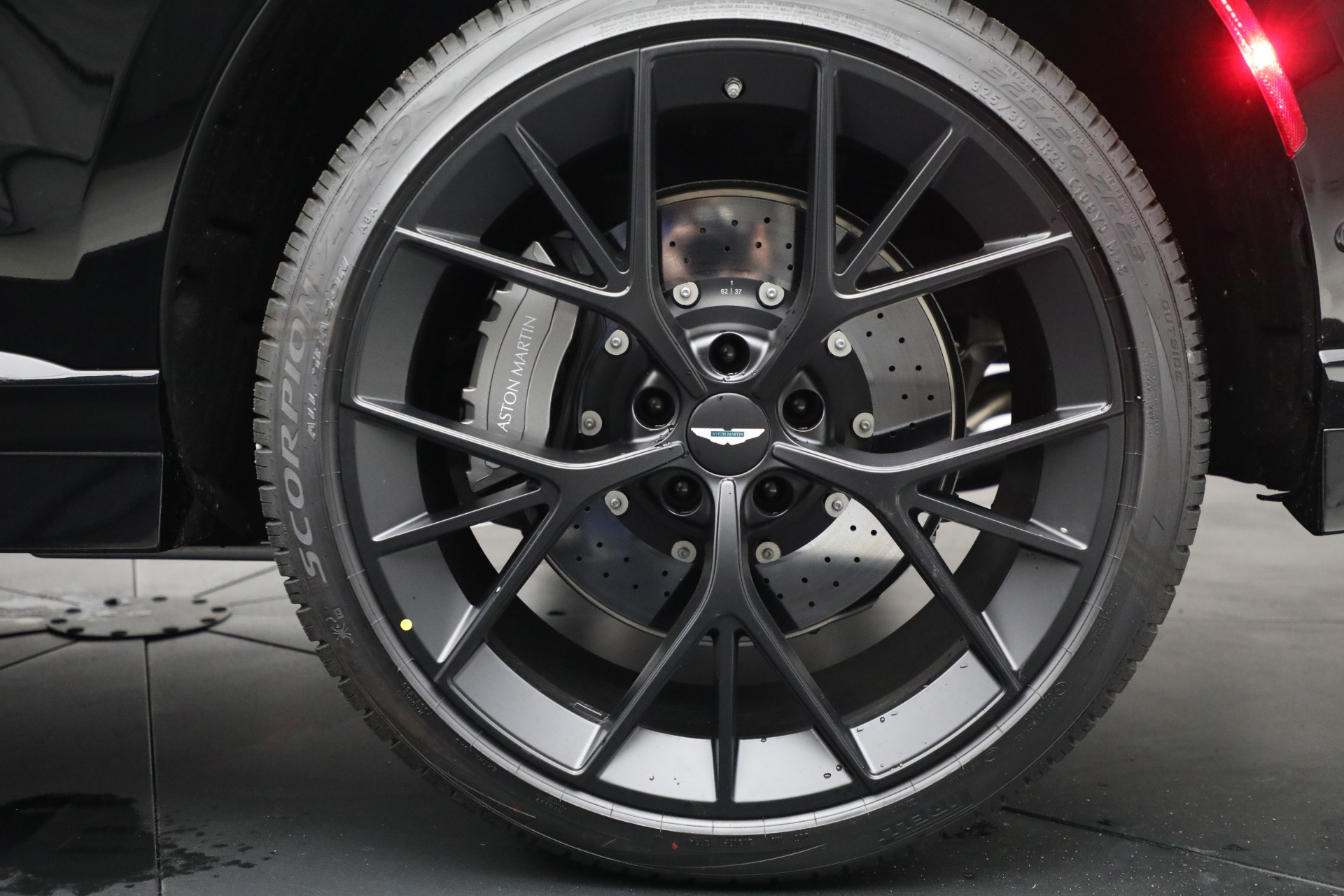 New-2025-Aston-Martin-DBX-707