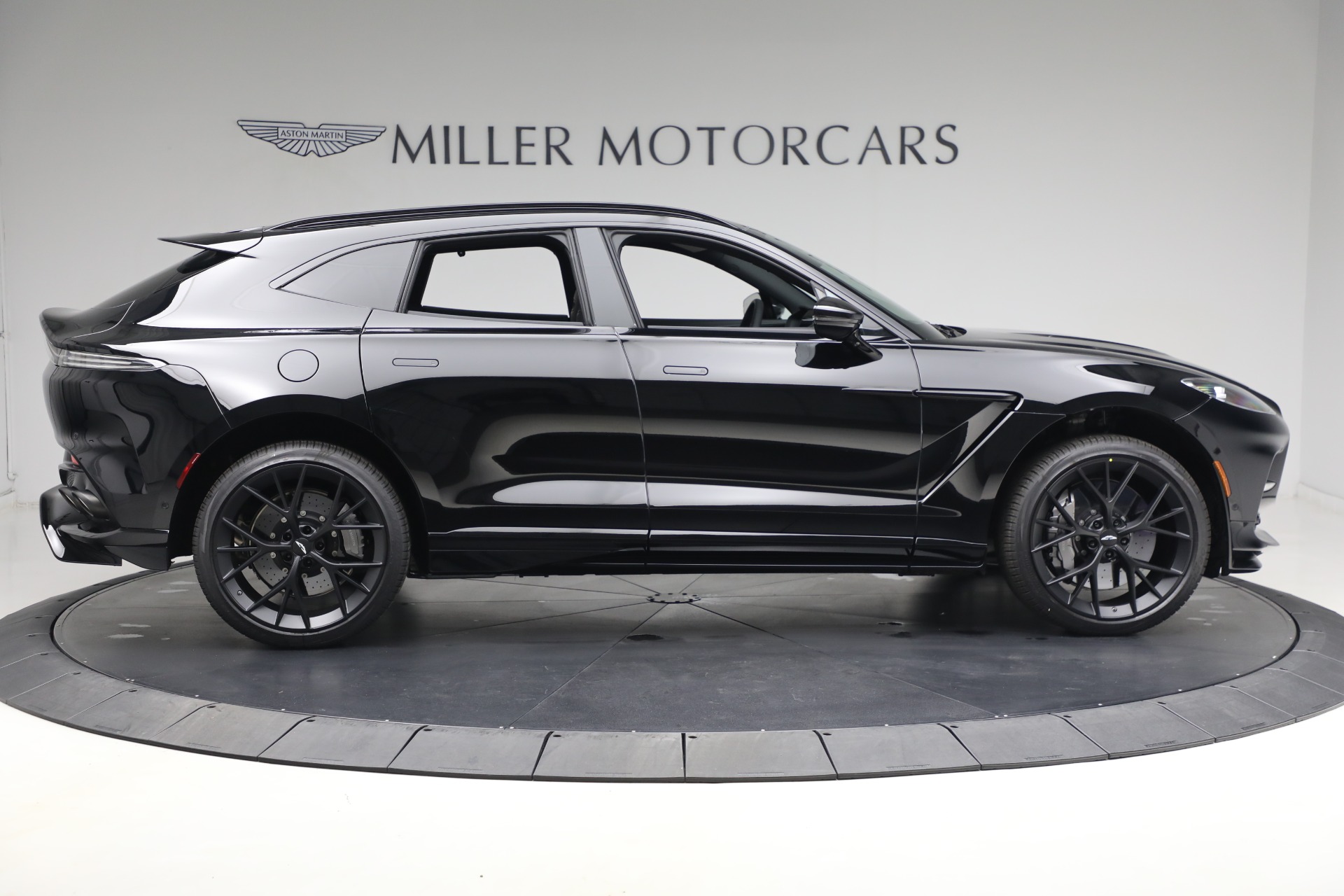 New-2025-Aston-Martin-DBX-707