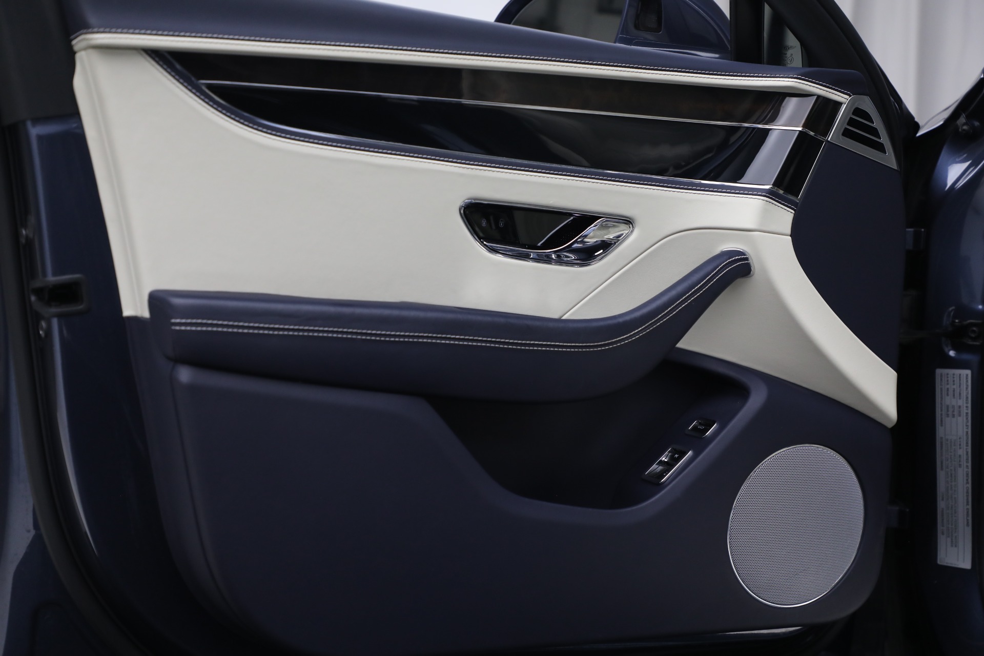 Used-2020-Bentley-Flying-Spur-W12