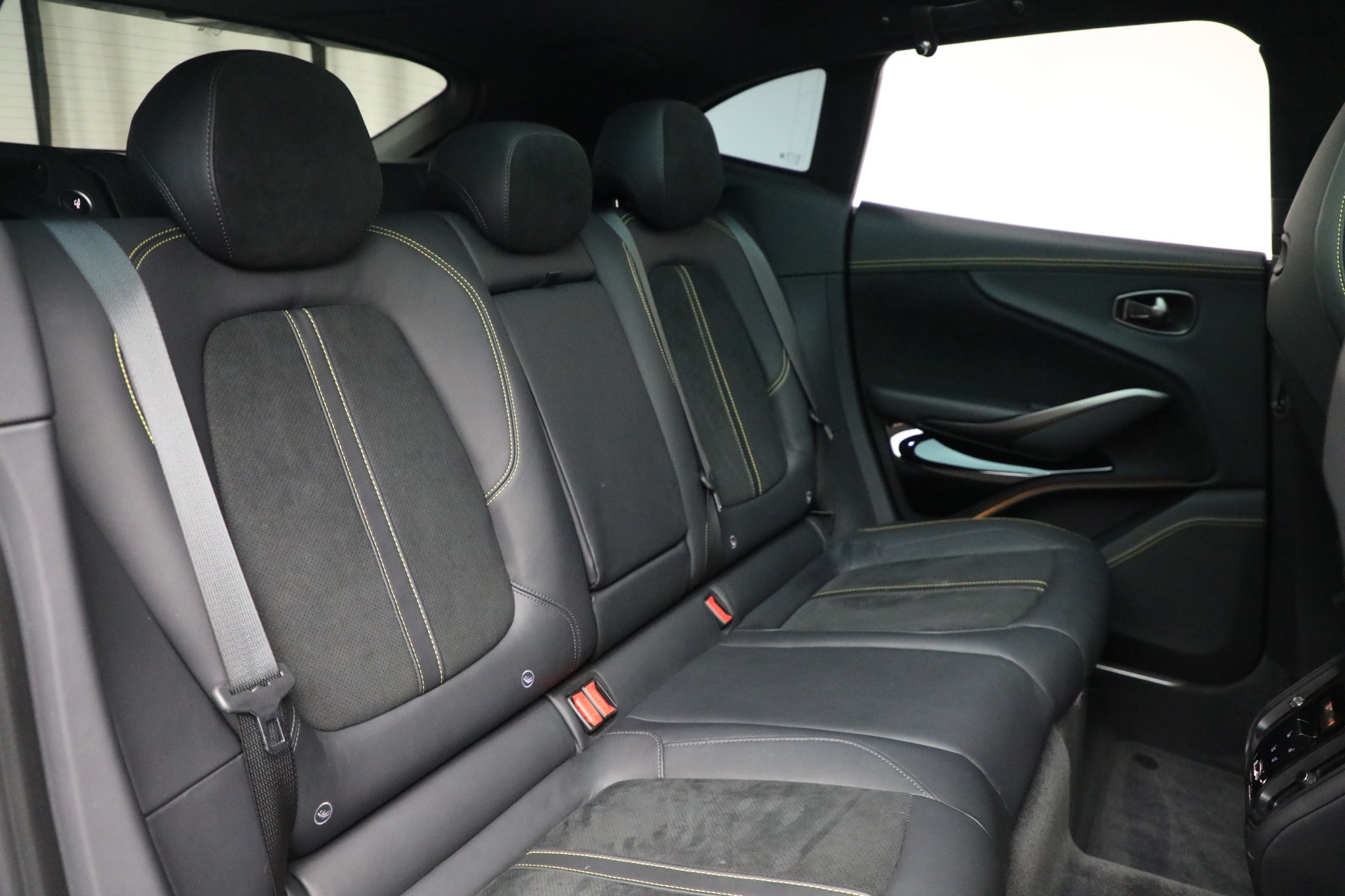 Used-2024-Aston-Martin-DBX-707