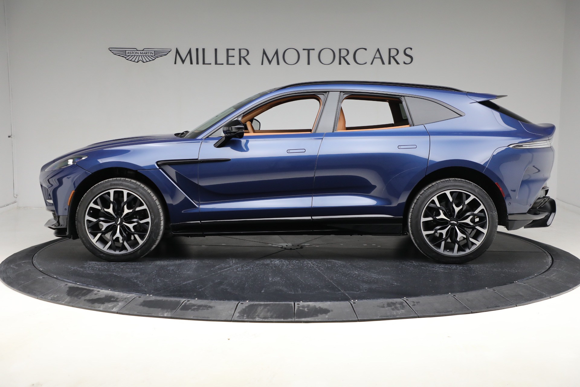 Used-2023-Aston-Martin-DBX-707