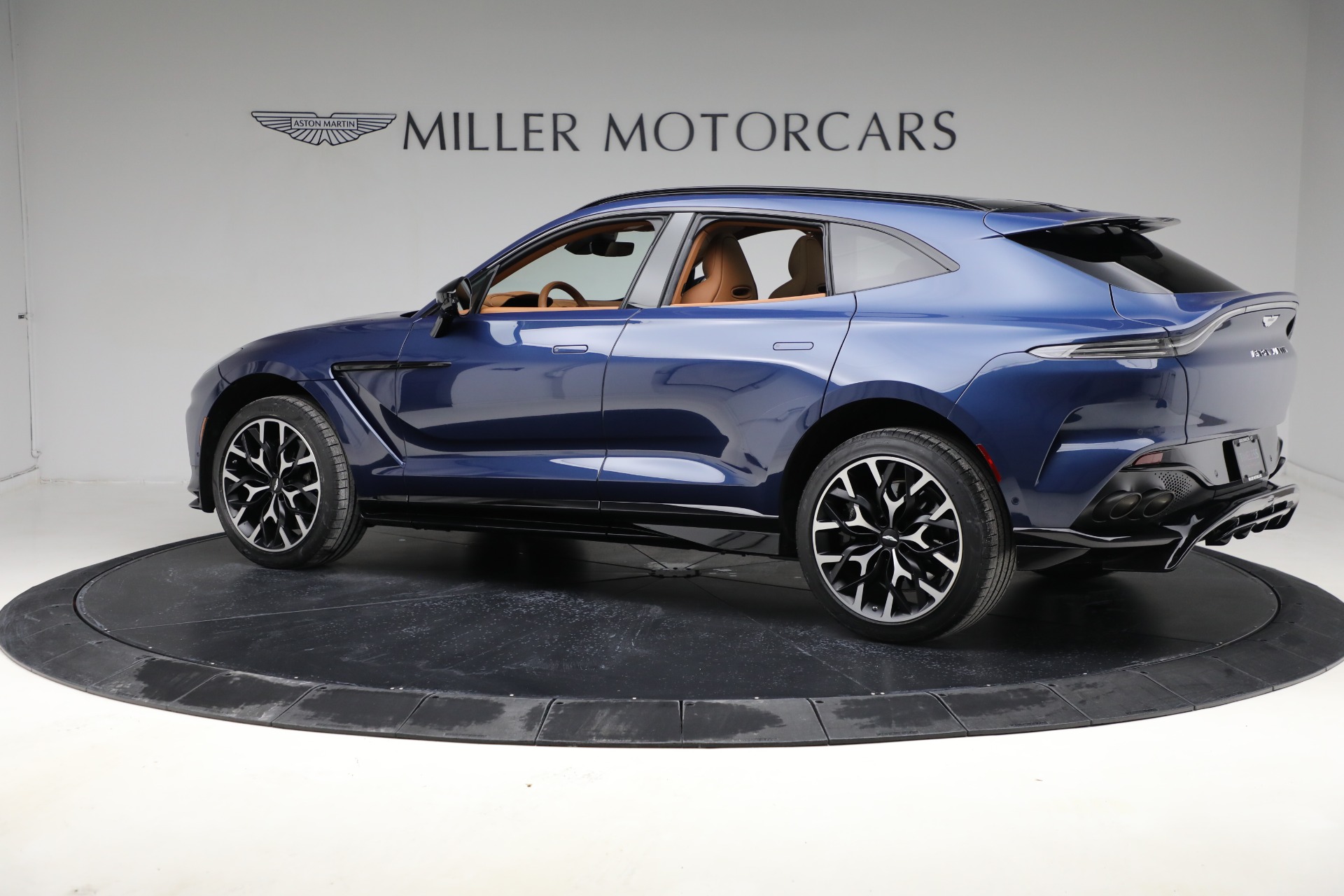 Used-2023-Aston-Martin-DBX-707
