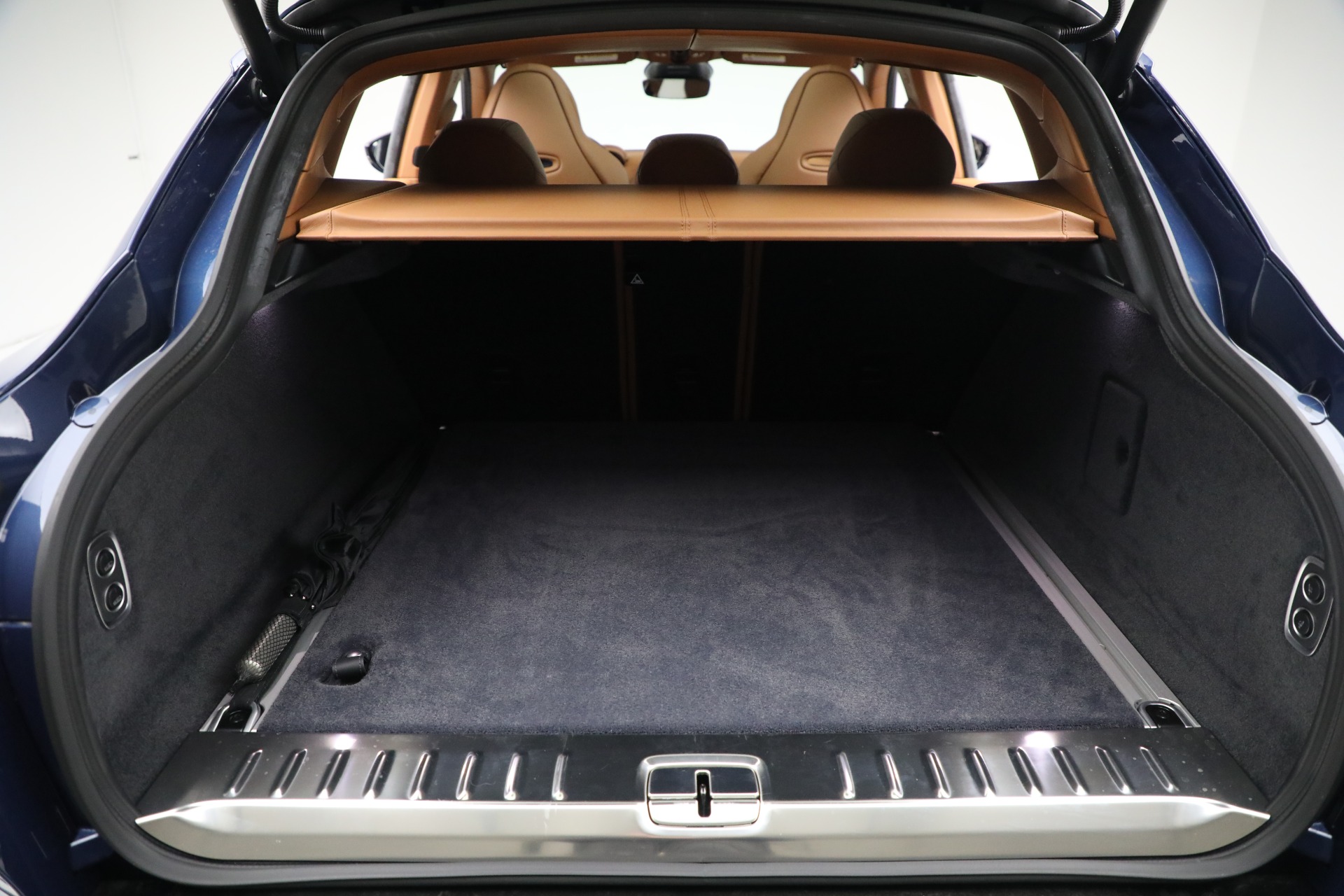 Used-2023-Aston-Martin-DBX-707