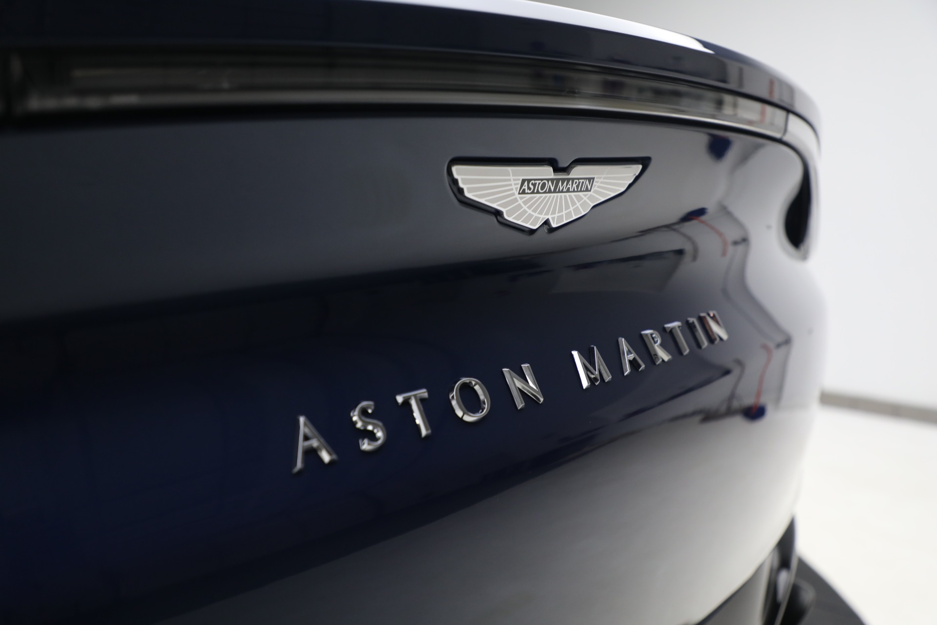 Used-2023-Aston-Martin-DBX-707