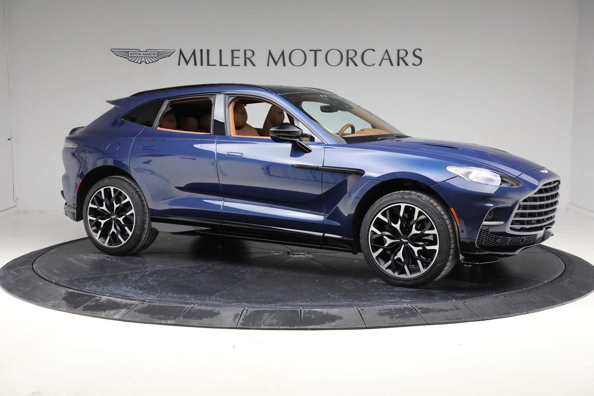 Used-2023-Aston-Martin-DBX-707