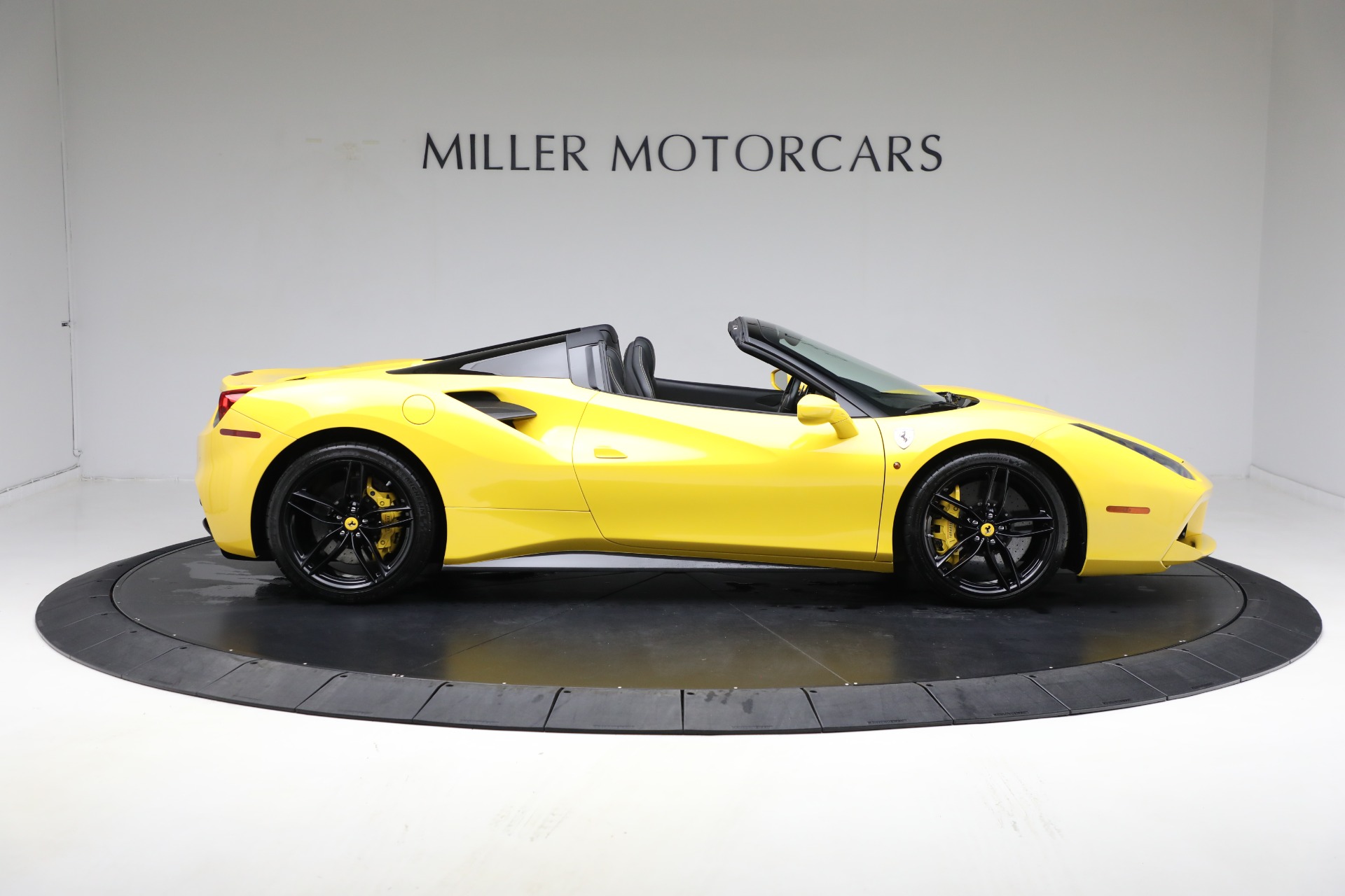 Used-2018-Ferrari-488-Spider