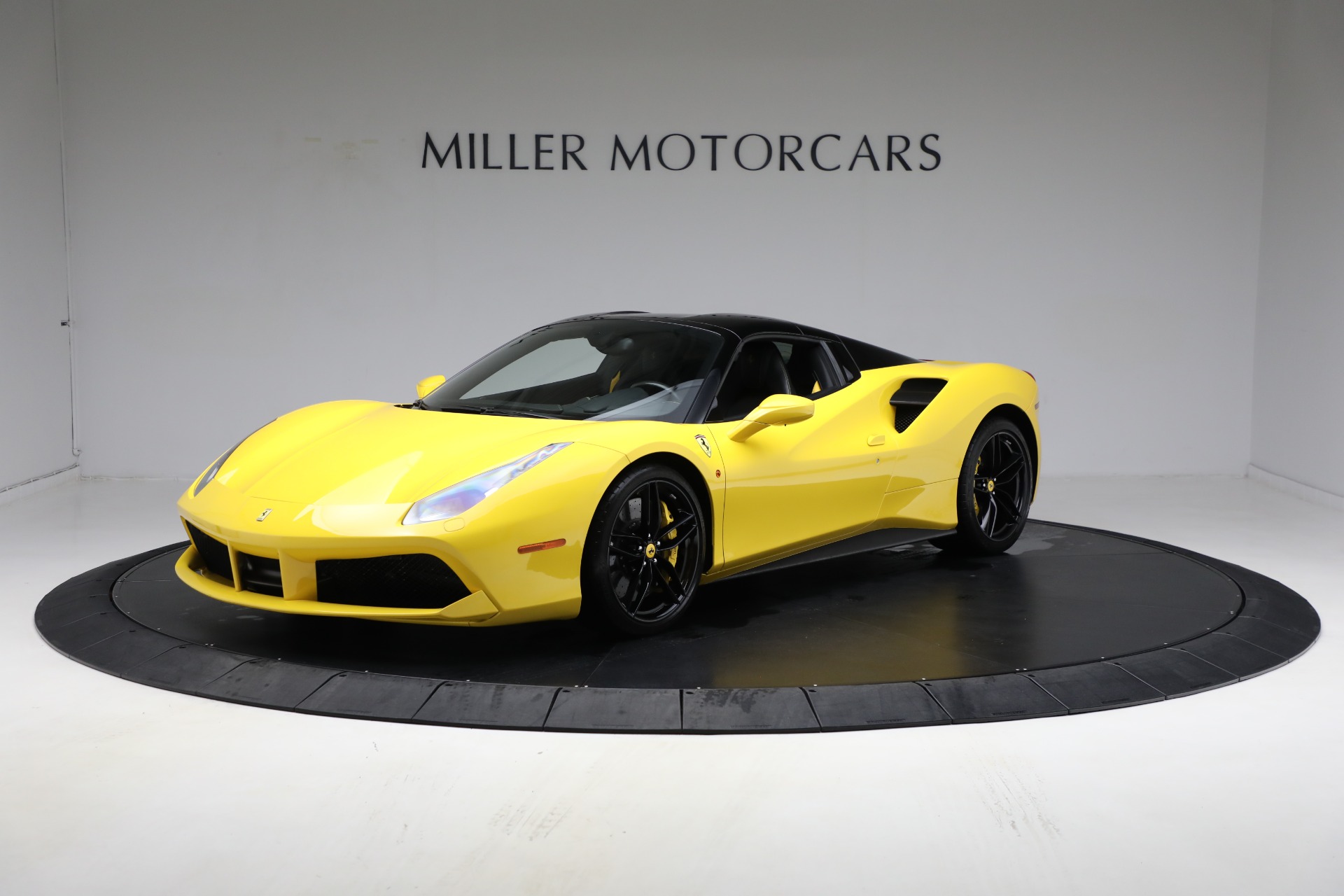 Used-2018-Ferrari-488-Spider