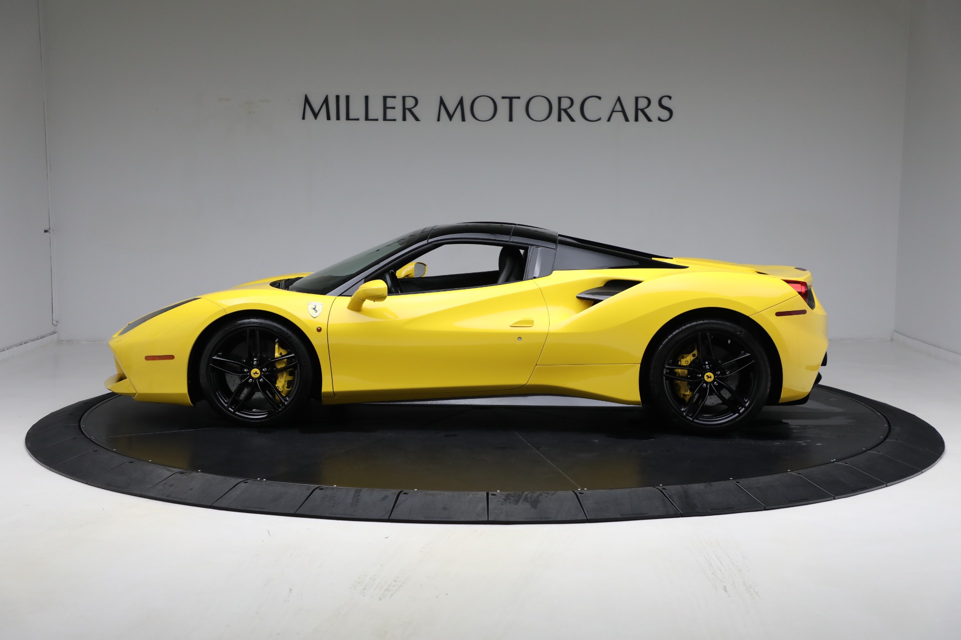 Used-2018-Ferrari-488-Spider